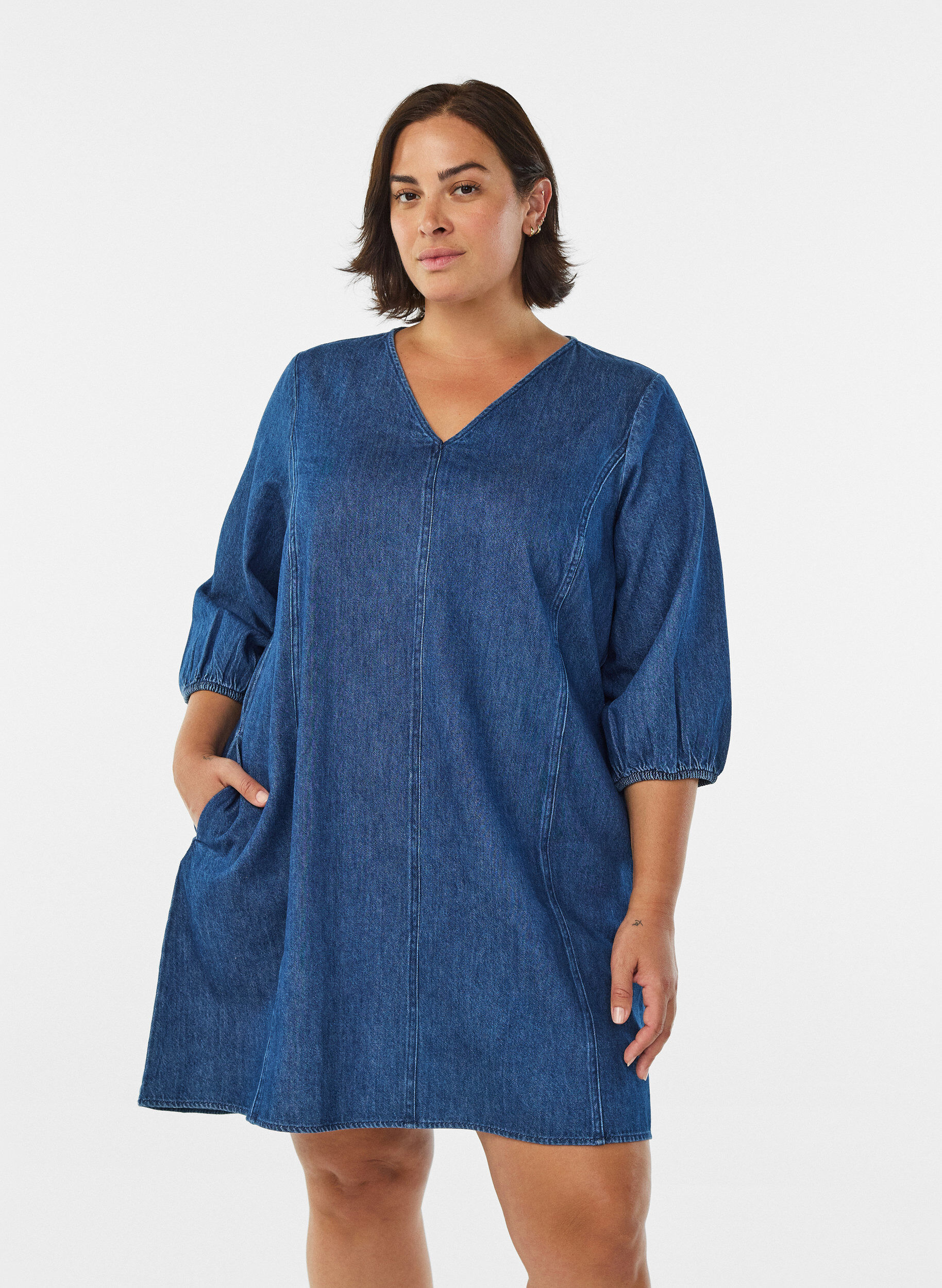 Robe courte en jean avec manches 3/4, Bleu, Model