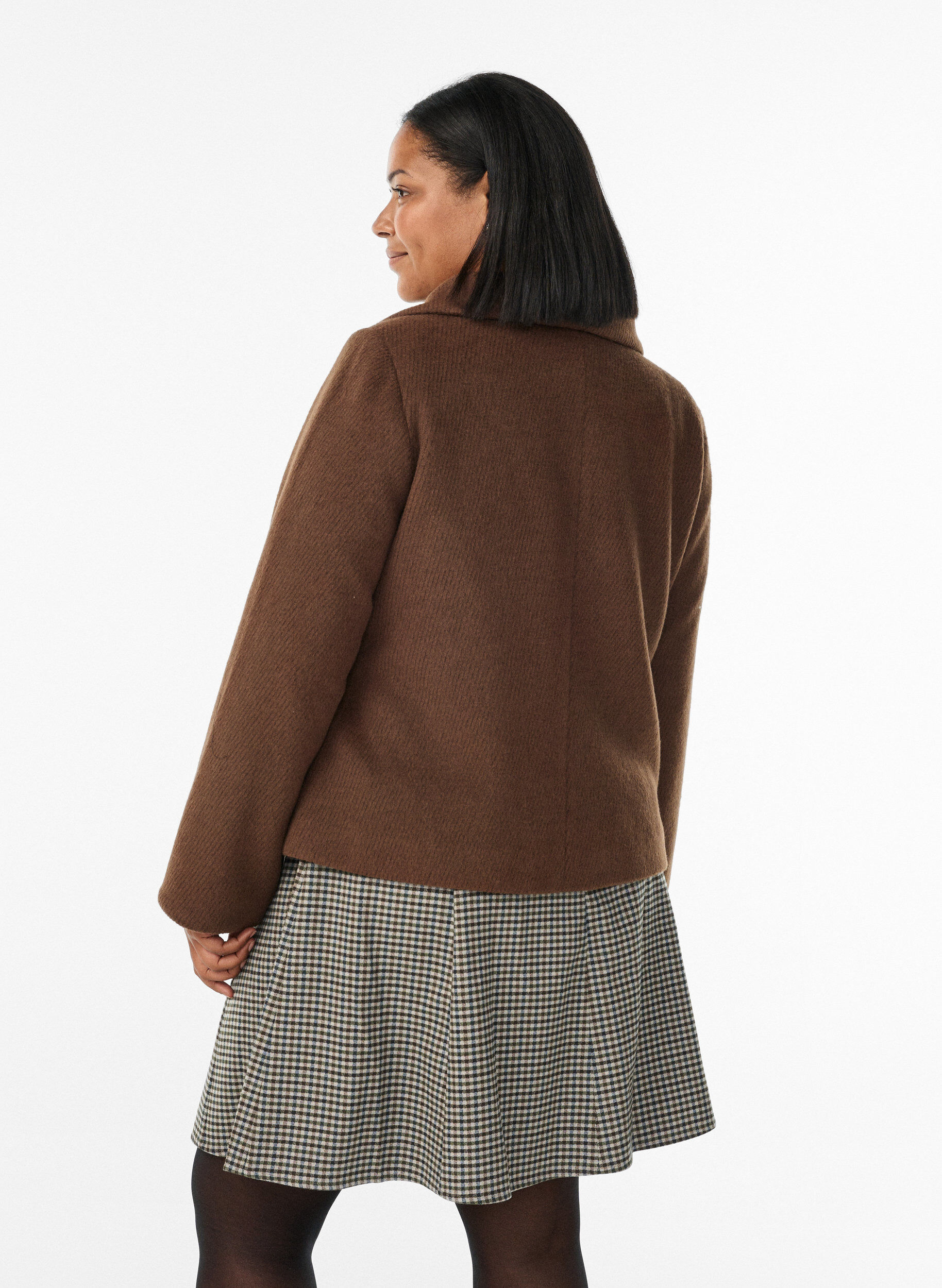 Zizzi Veste courte avec col et boutons recouverts de tissu, Marron, Model image number 2