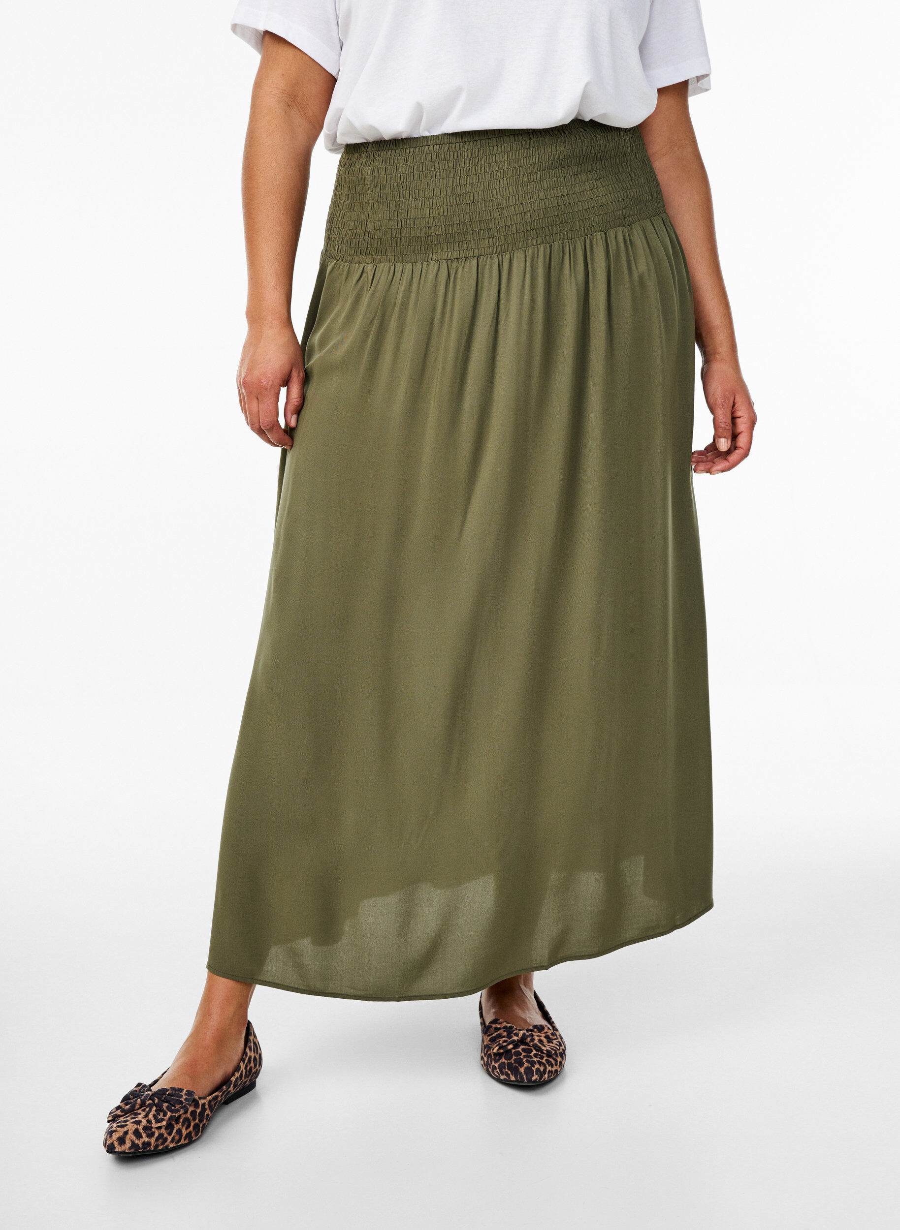 ZizziJupe longue en viscose avec smocks, Vert, Model image number 2