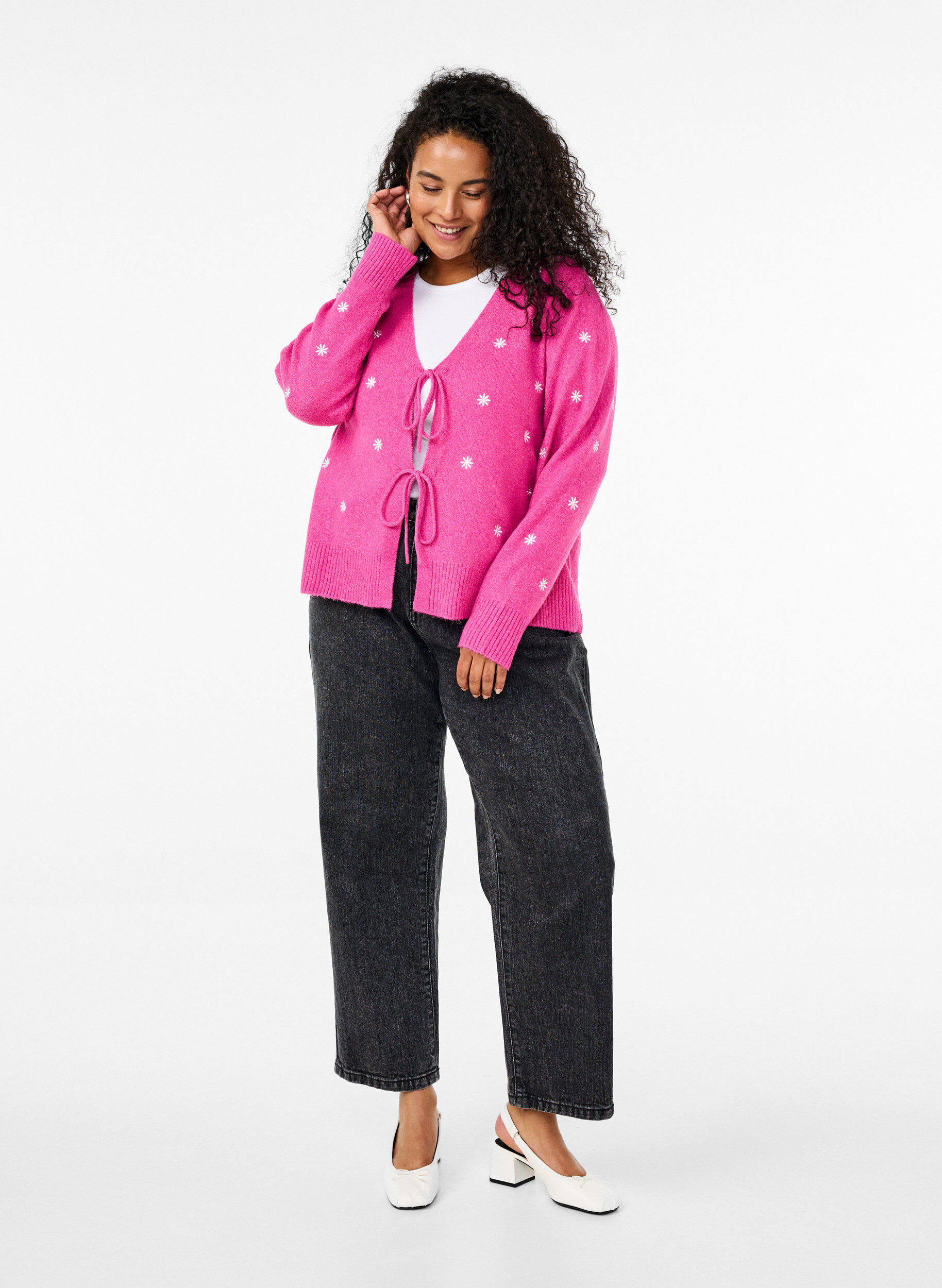 Zizzi Strickjacke mit Schn&uuml;rdetails und Stickerei, Raspberry Rose Comb, Model image number 2