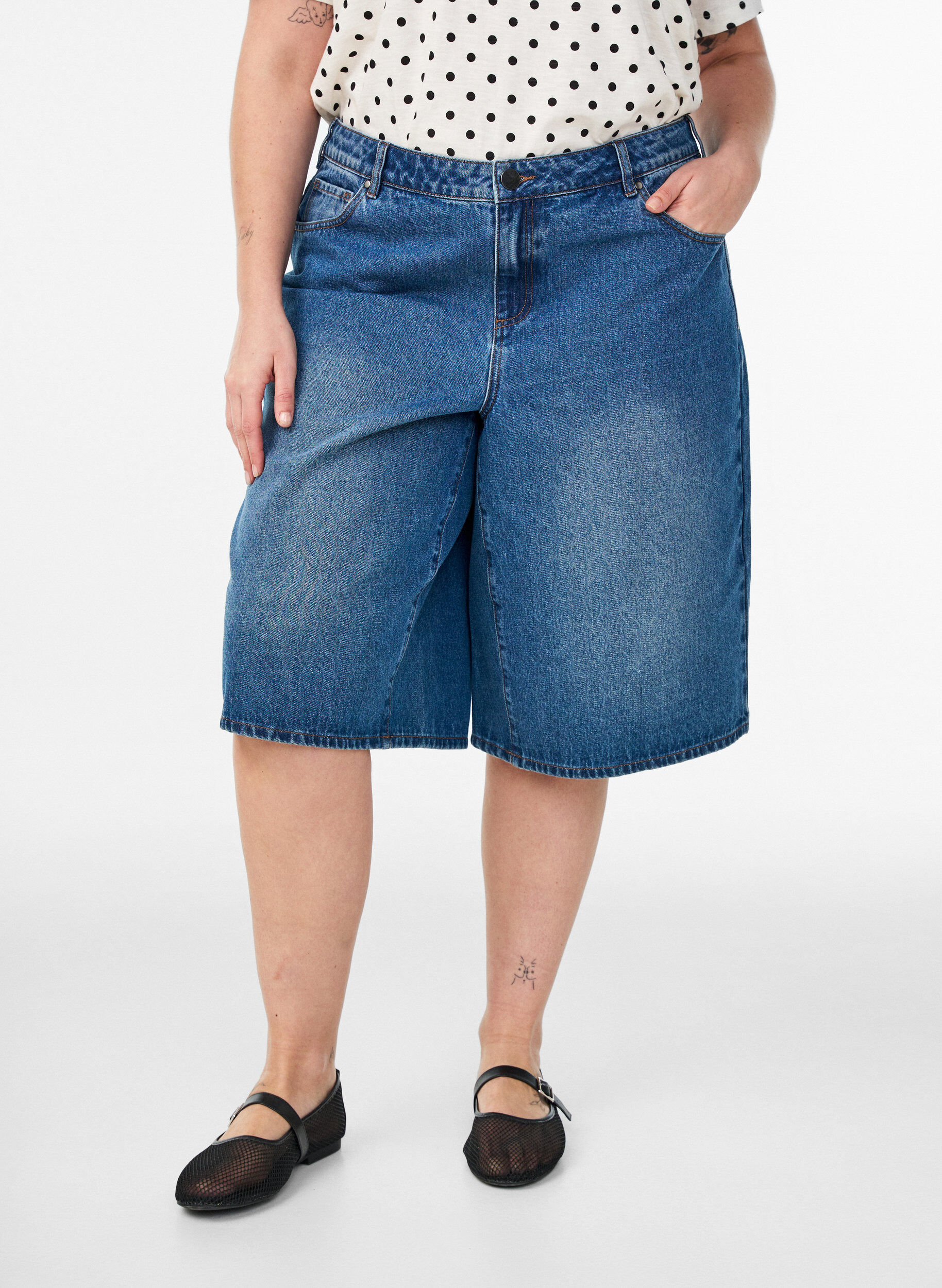 ZizziHoch taillierte Shorts aus Denim, Blau, Model image number 2