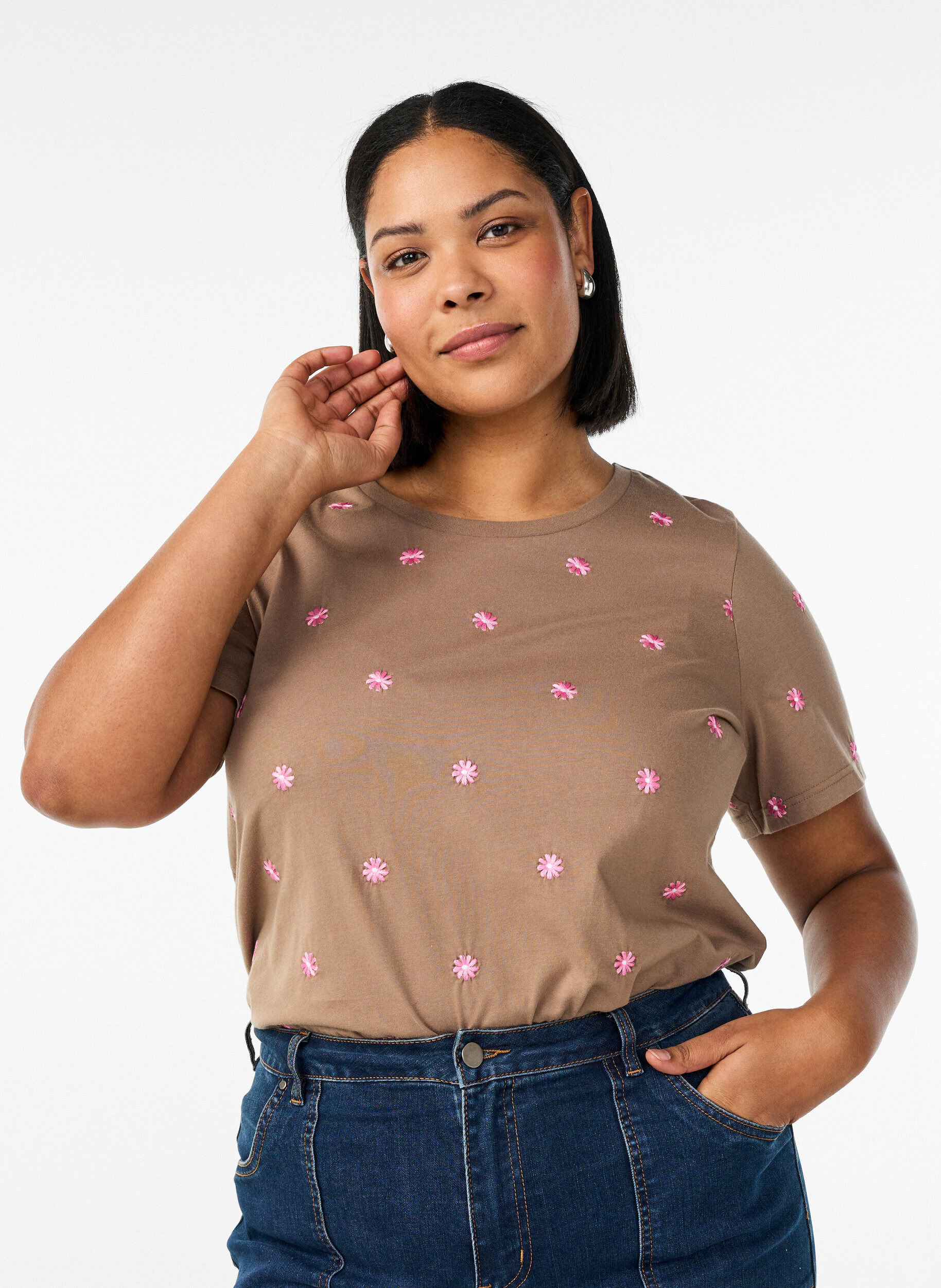 T-shirt en coton biologique avec motifs brod&eacute;s, Marron, Model