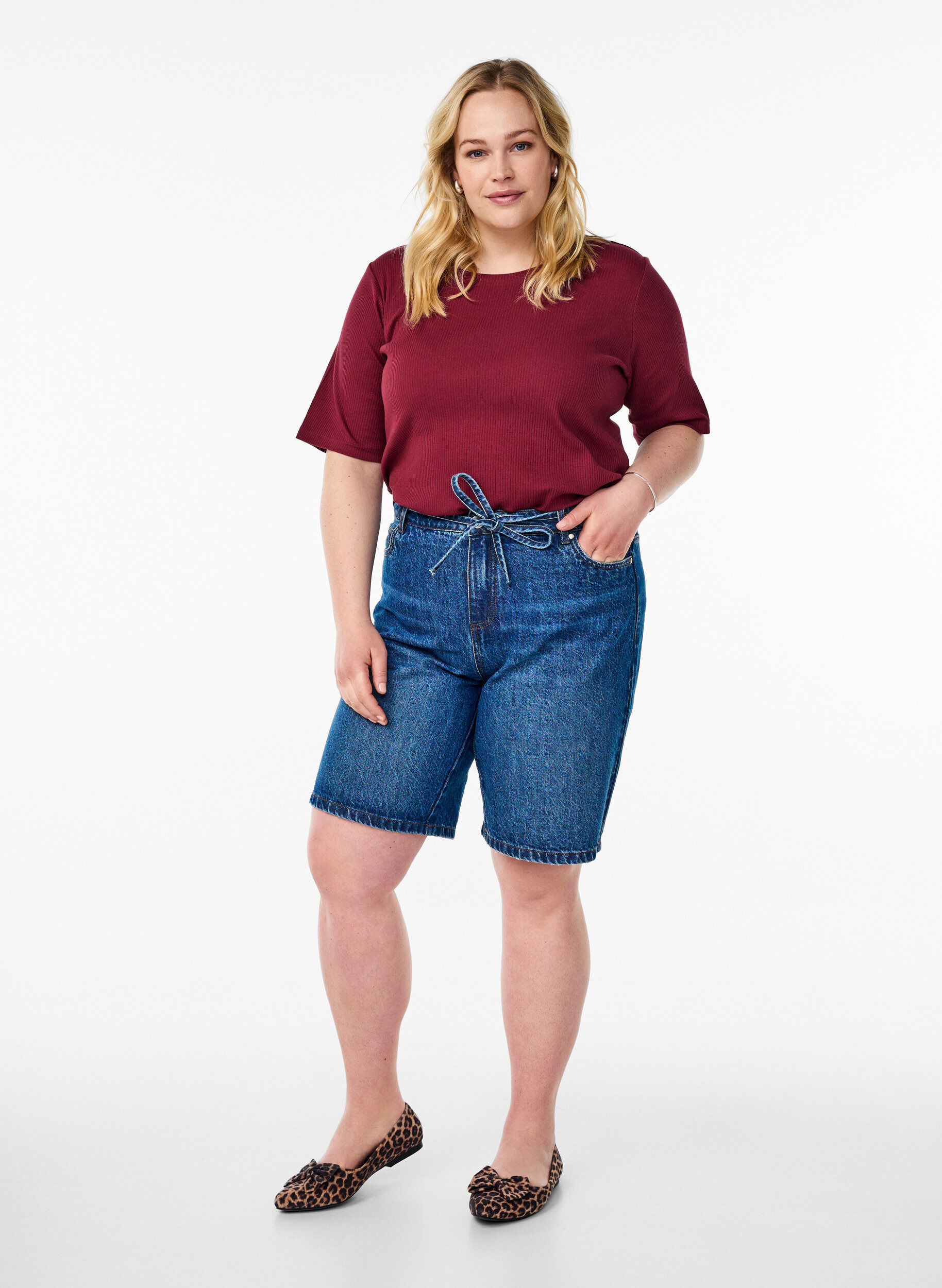 ZizziBluse aus geripptem Jersey mit kurzen &Auml;rmeln, Dunkles Bordeaux, Model image number 1