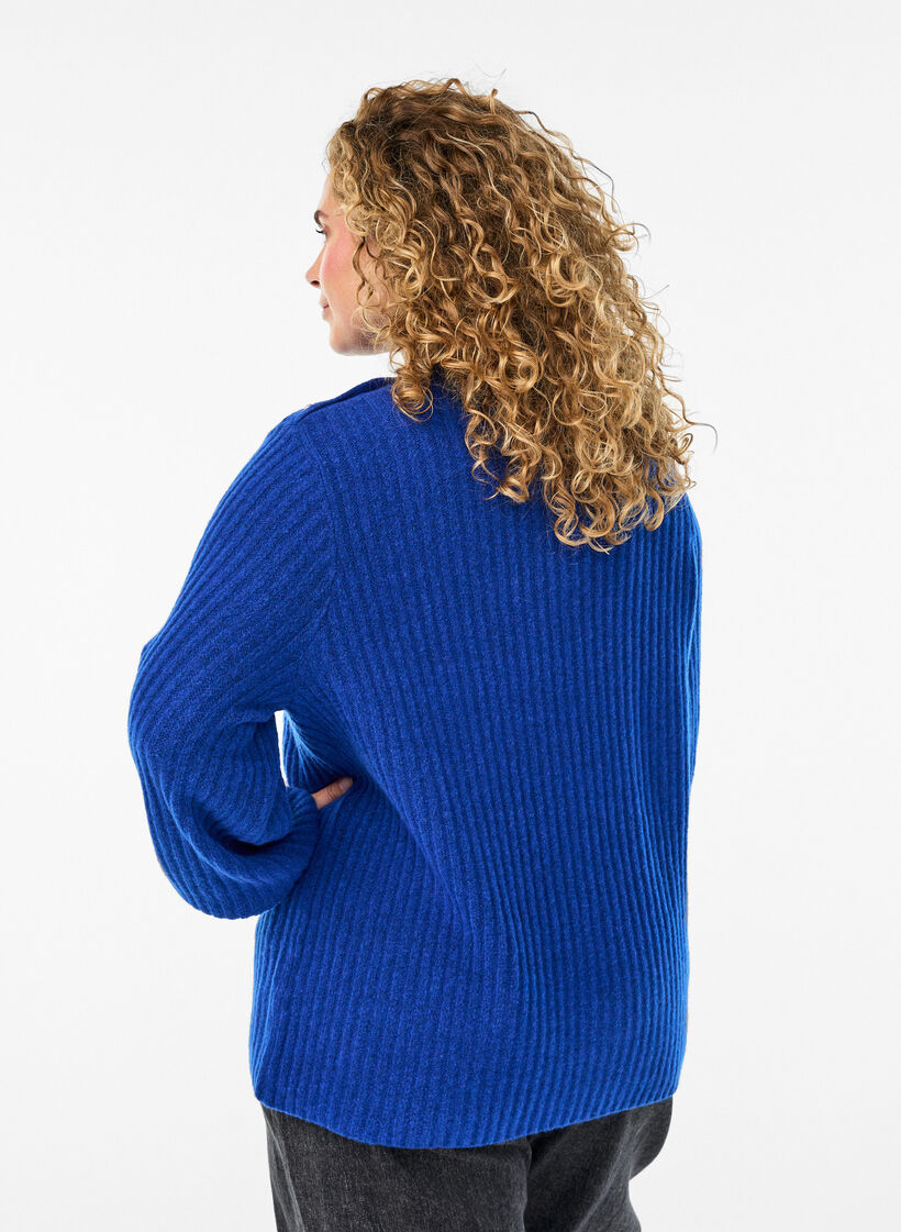 Pull c&ocirc;tel&eacute; &agrave; manches bouffantes et boutons, Bleu, Model image number 2