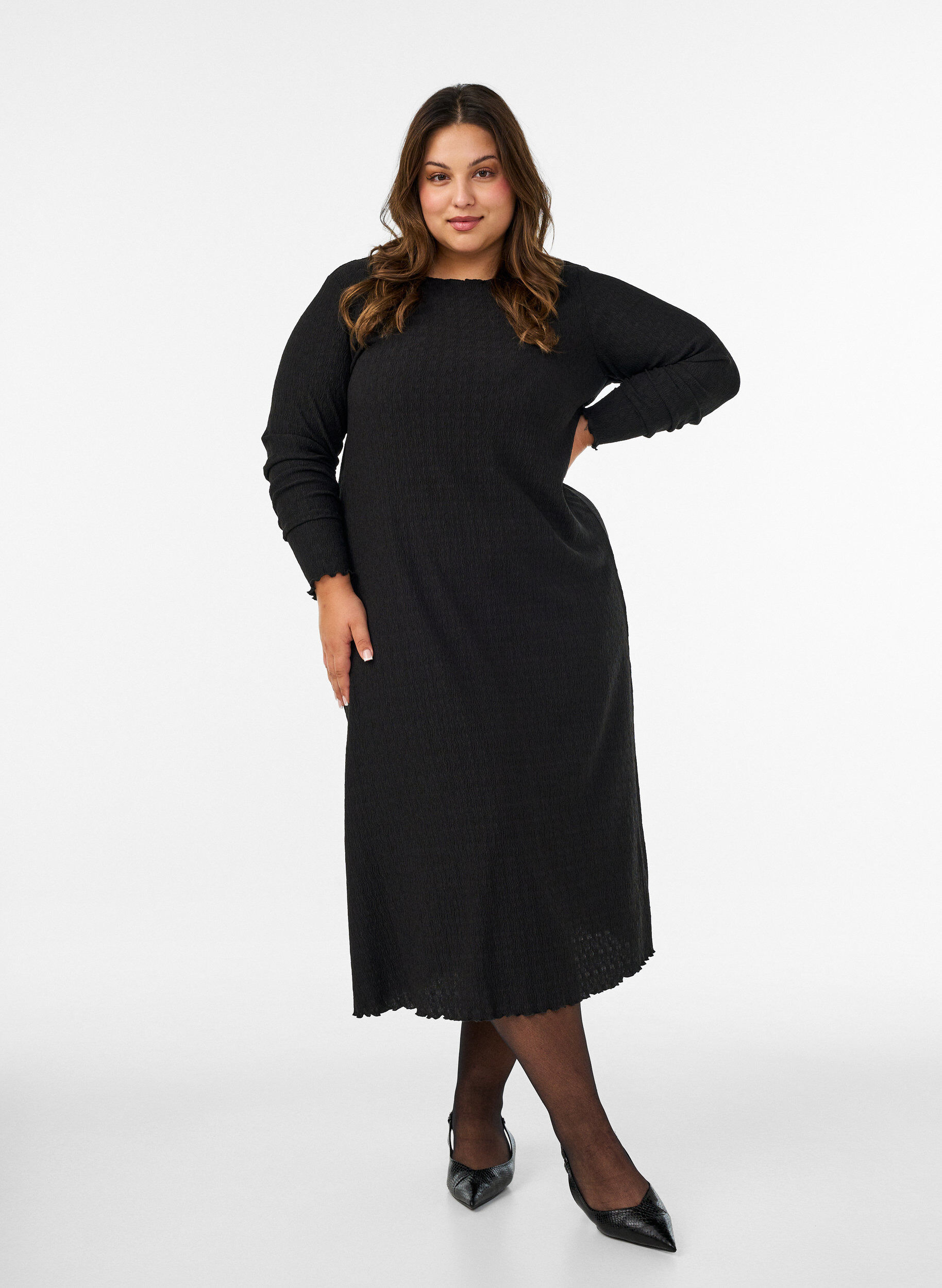 ZizziRobe midi avec une texture ondul&eacute;e et des manches longues, Noir, Model image number 0
