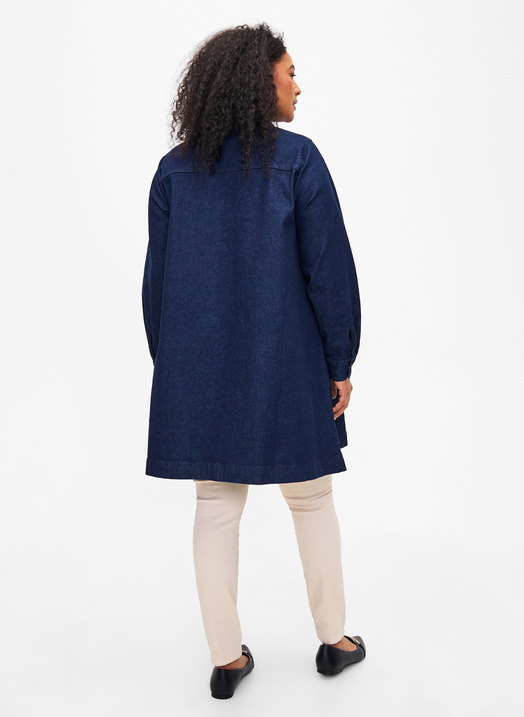 Zizzi Denim-Kleid mit A-Form und Kn&ouml;pfen, Dark Blue Denim, Model image number 1