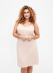 Einfarbiges Unterkleid aus Viskose, Vanille, Model image number 0