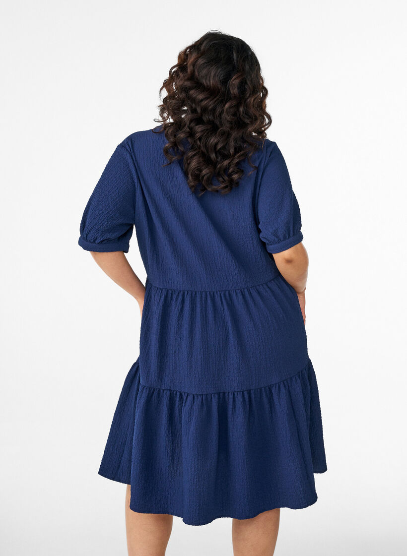 Robe courte &agrave; coupe &eacute;vas&eacute;e, Bleu, Model image number 2