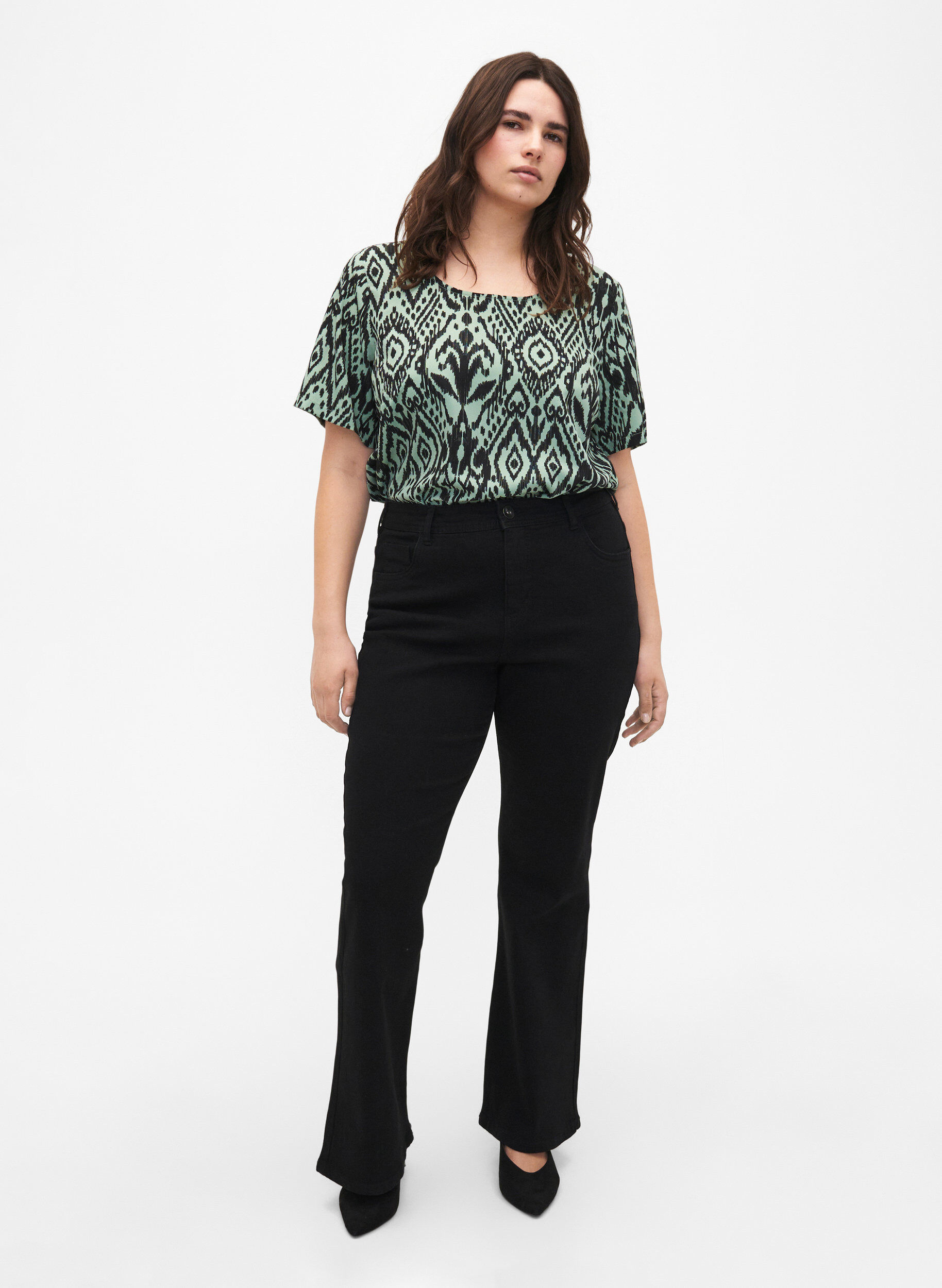 Zizzi FLASH &ndash; Kurz&auml;rmelige Bluse mit Print, Green Bay Ehnic, Model image number 2