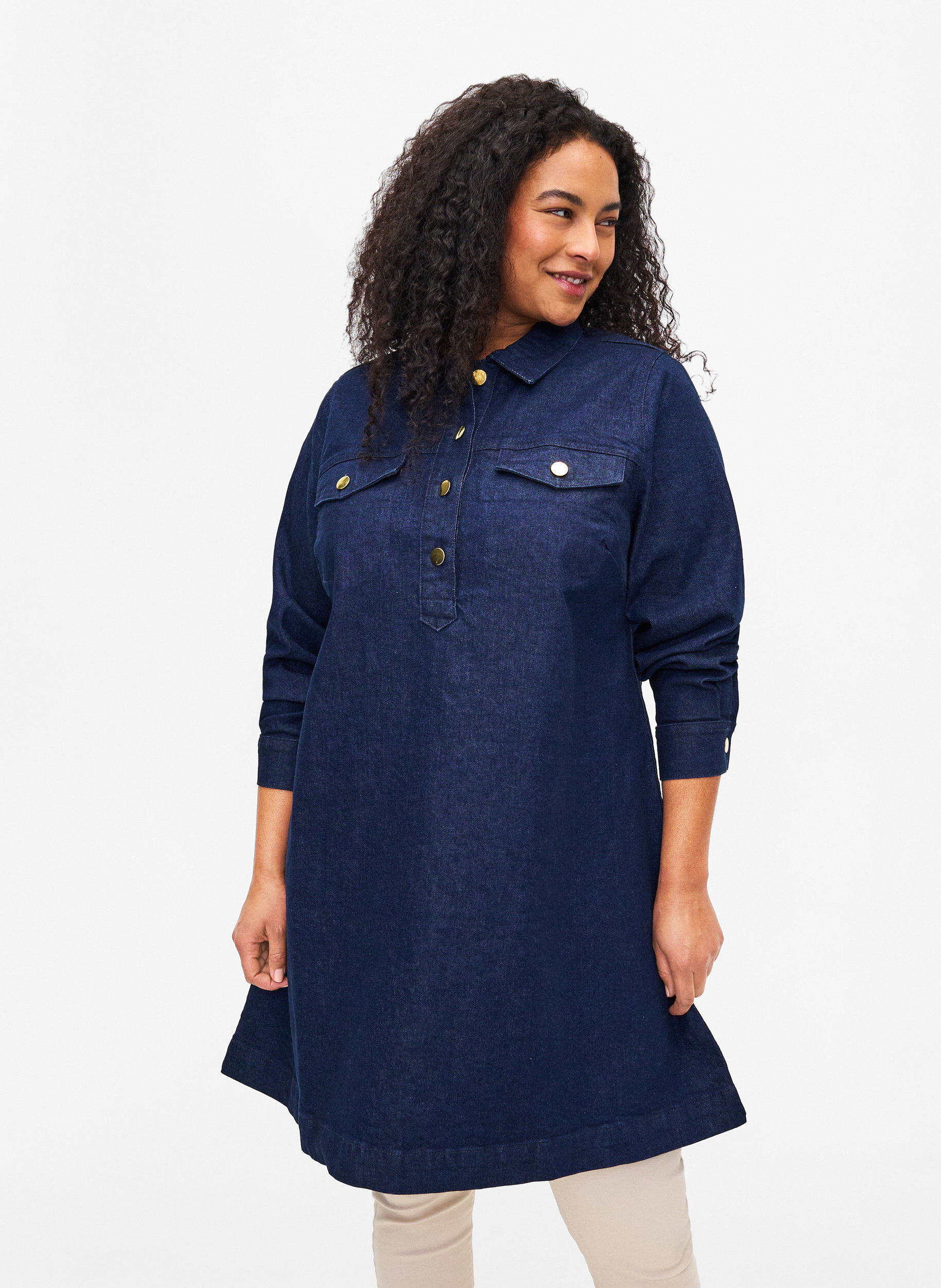 Zizzi Denim-Kleid mit A-Form und Kn&ouml;pfen, Dark Blue Denim, Model image number 0