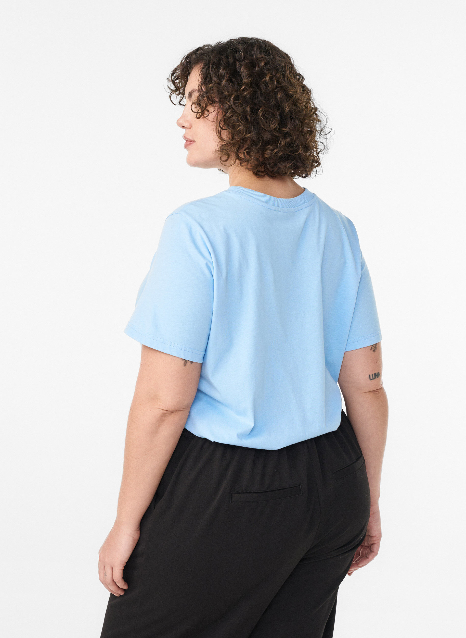 ZizziBasic-T-Shirt aus Baumwolle mit Rundhalsausschnitt, Blau, Model image number 2