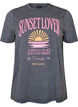 Baumwoll-T-Shirt mit Frontprint und gewaschener Optik, Grau, Packshot image number 0