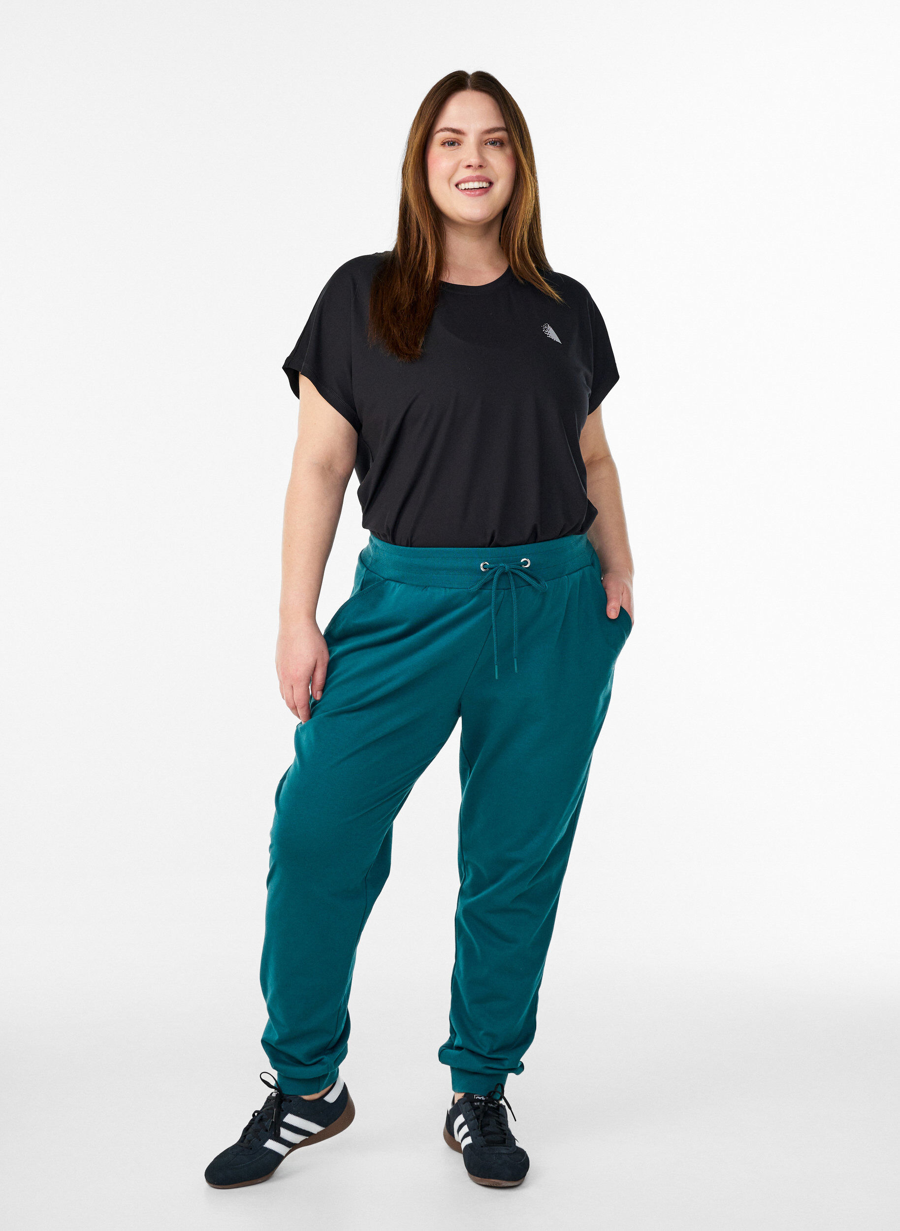 Zizzi Pantalon de surv&ecirc;tement ample avec poches, Vert, Model image number 1