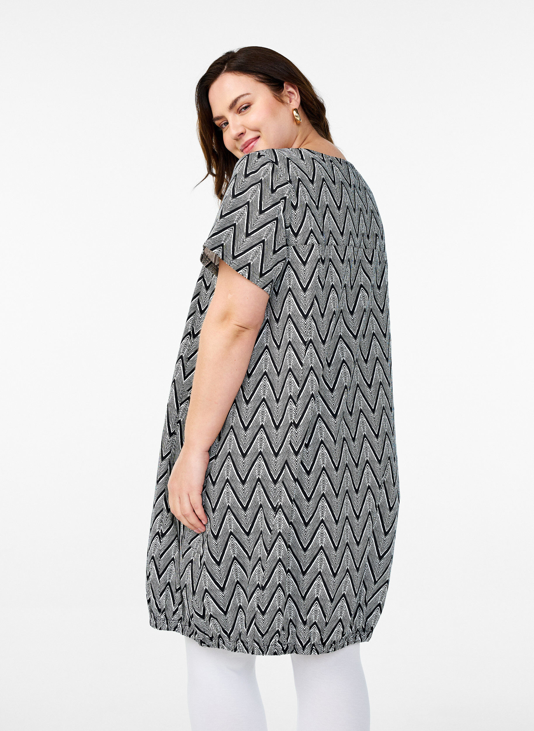 Zizzi Kurz&auml;rmliges Baumwollkleid mit Print, Schwarz, Model image number 2