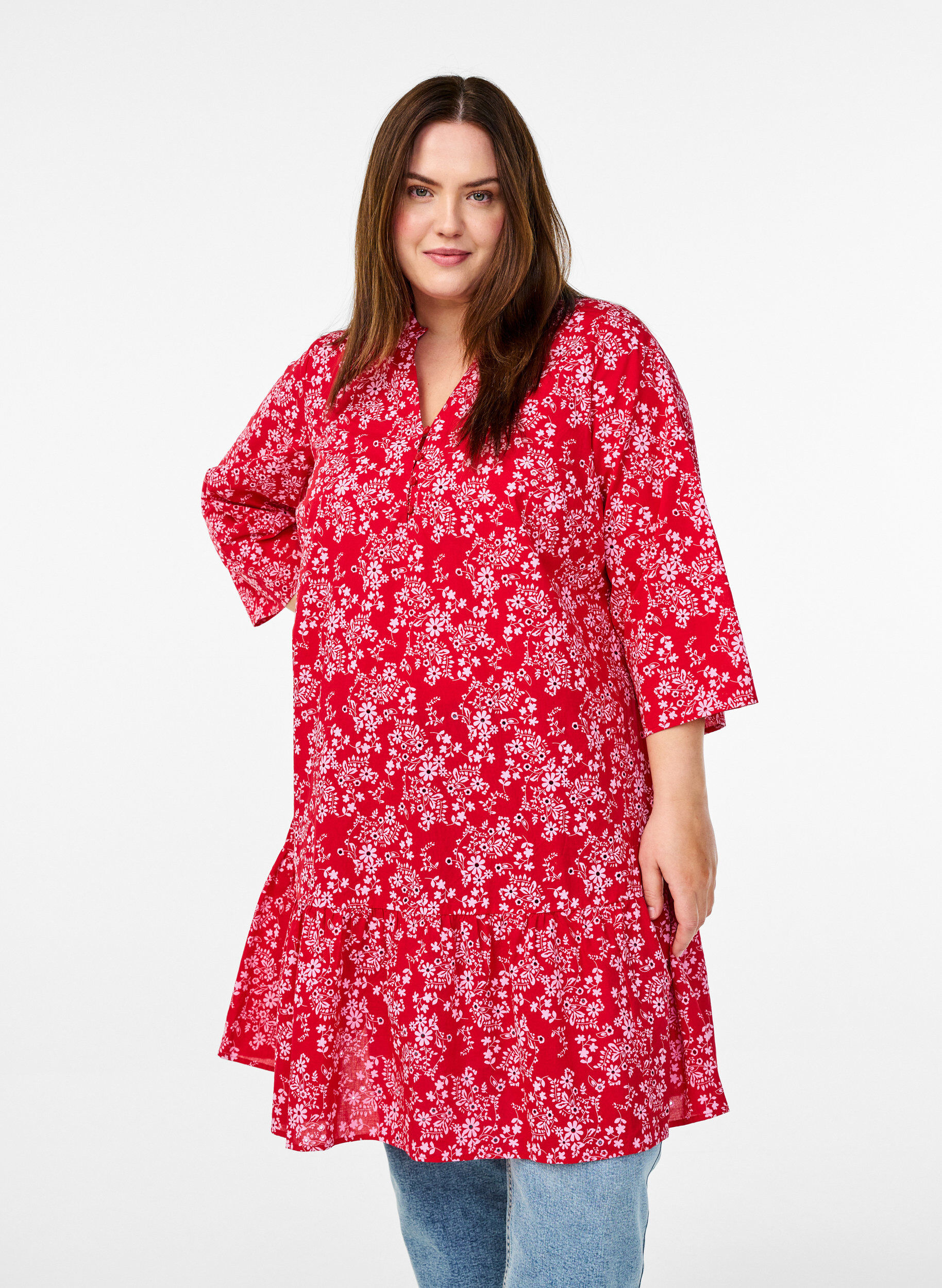 Knielanges Kleid mit gebl&uuml;mtem Print und 3/4-&Auml;rmeln, Rot, Model