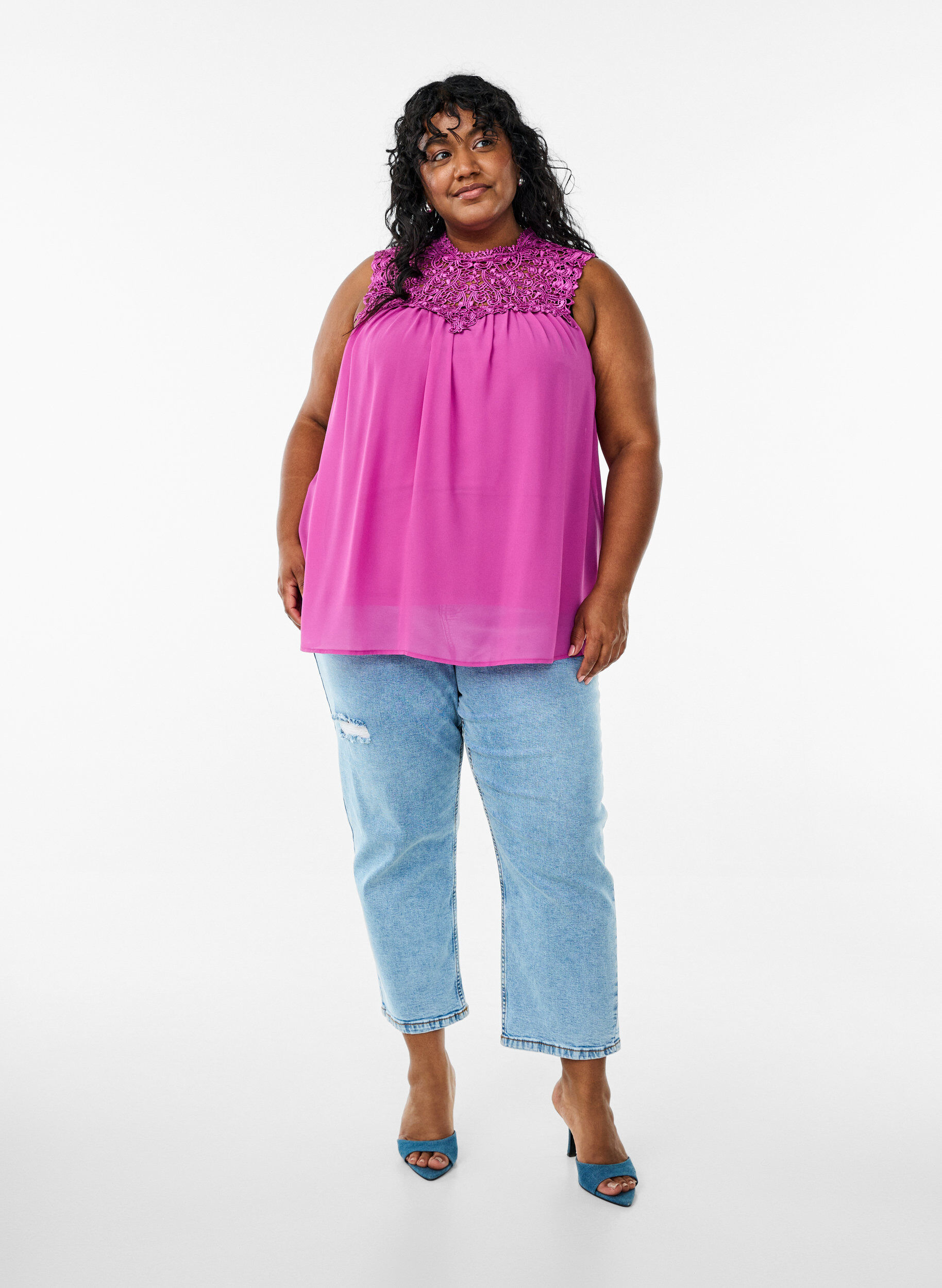 Zizzi &Auml;rmelloses Party-Top mit H&auml;kelarbeit, Lila, Model image number 1