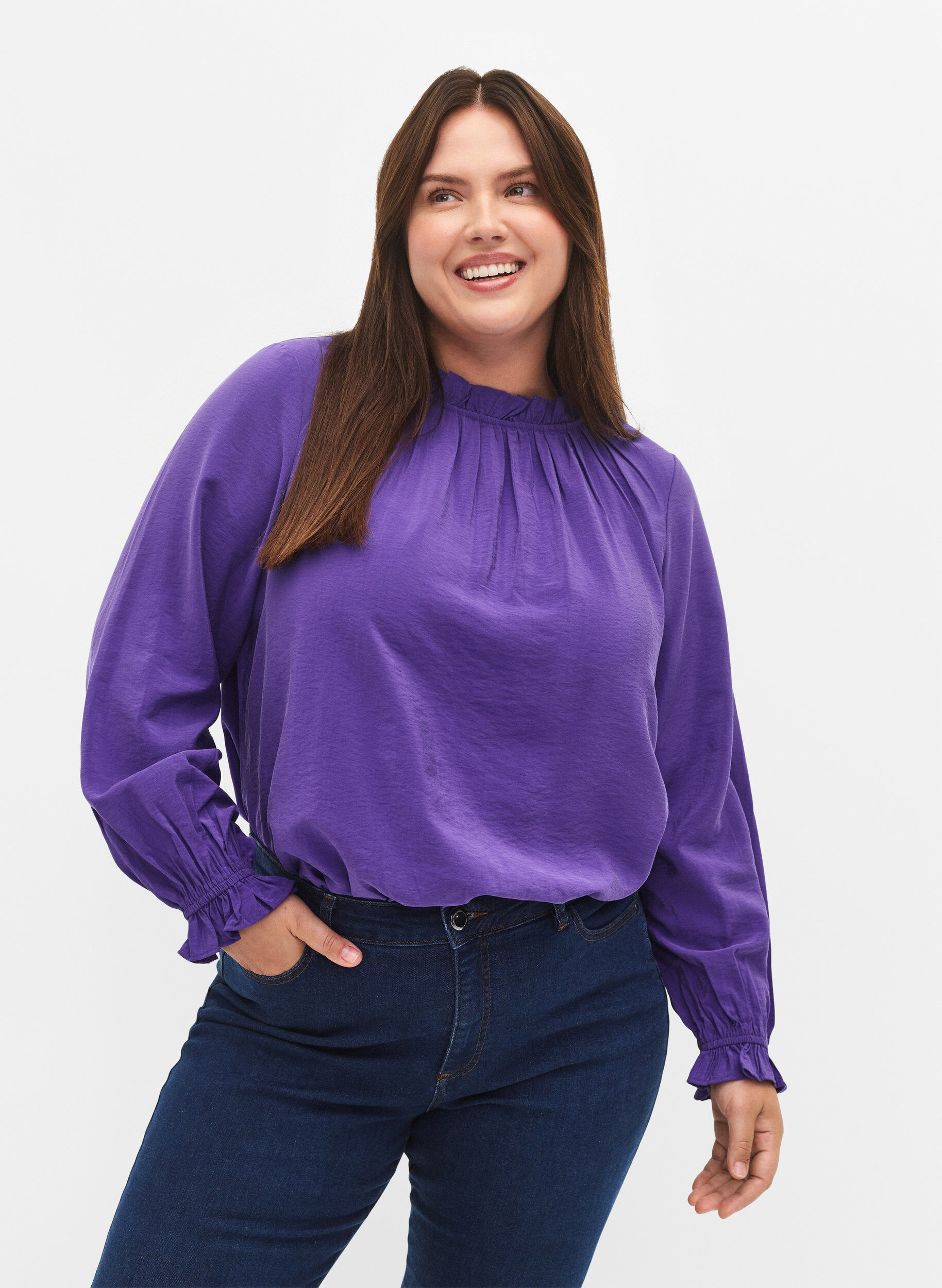 Zizzi  Blouse en viscose &agrave; manches longues avec volants, Prism Violet, Model image number 0