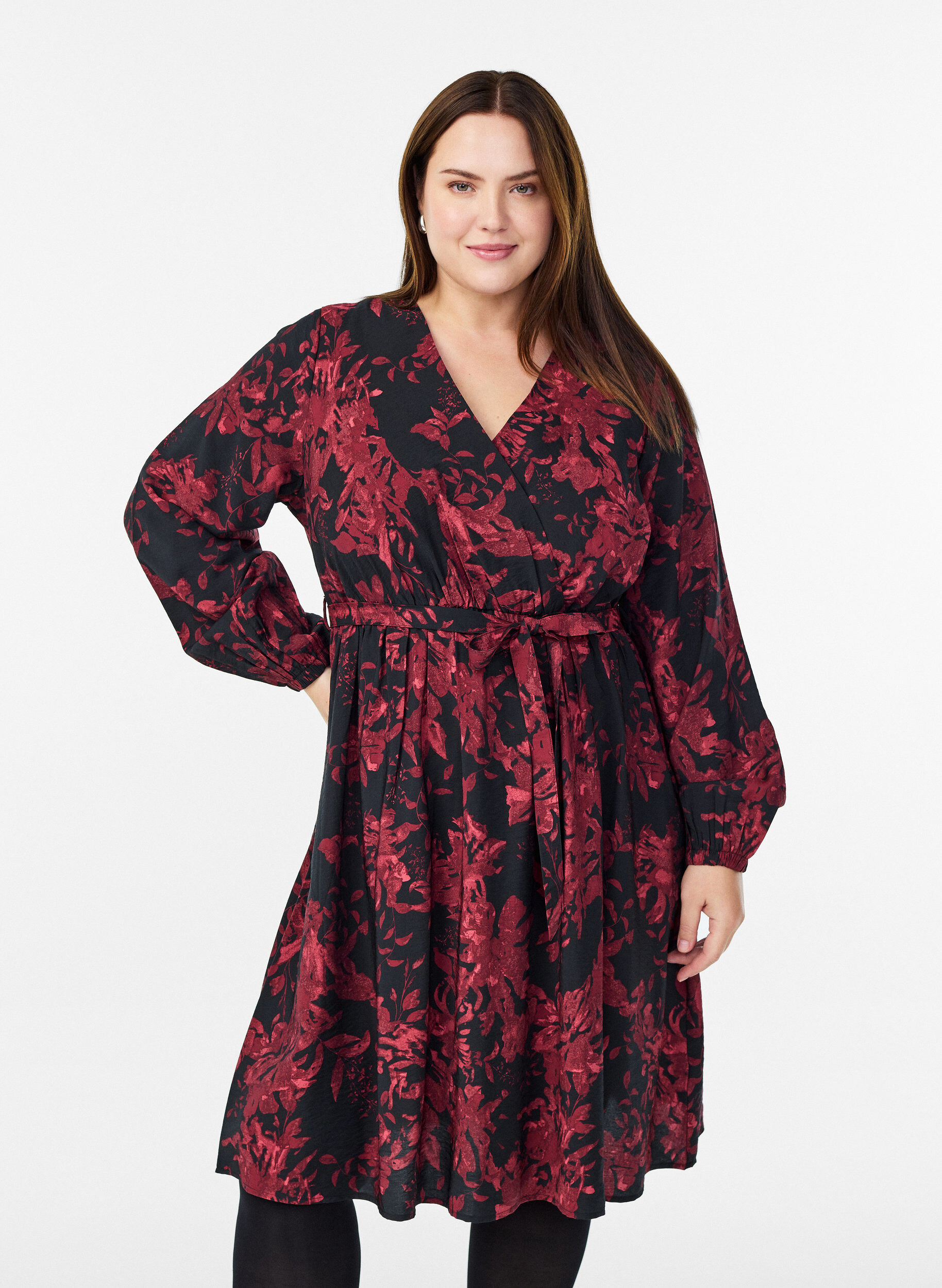 Zizzi Robe mi-longue avec ceinture &agrave; nouer et effet portefeuille, Noir, Model image number 0