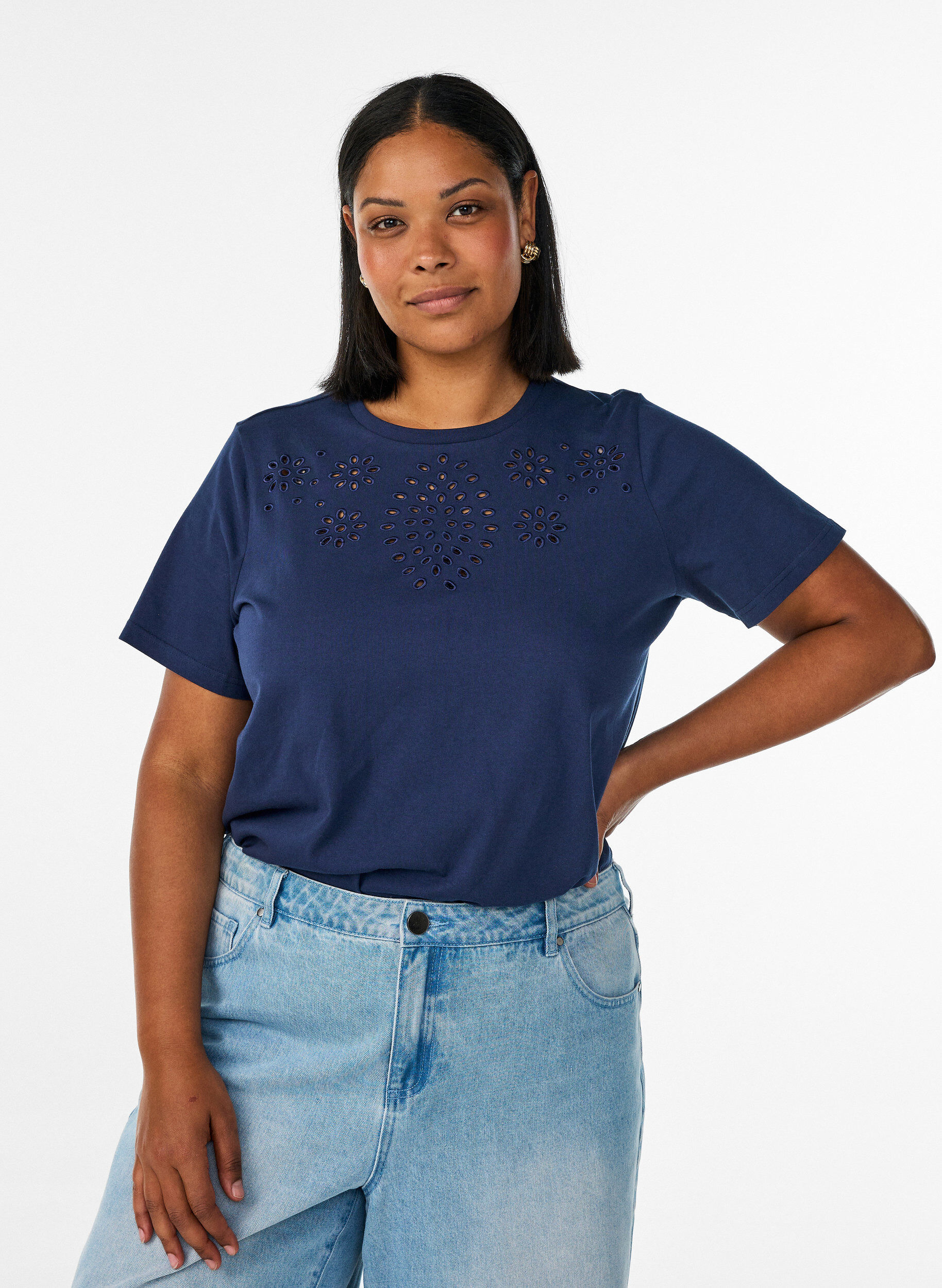 ZizziT-Shirt aus Bio-Baumwolle mit Lochstickerei, Blau, Model image number 0