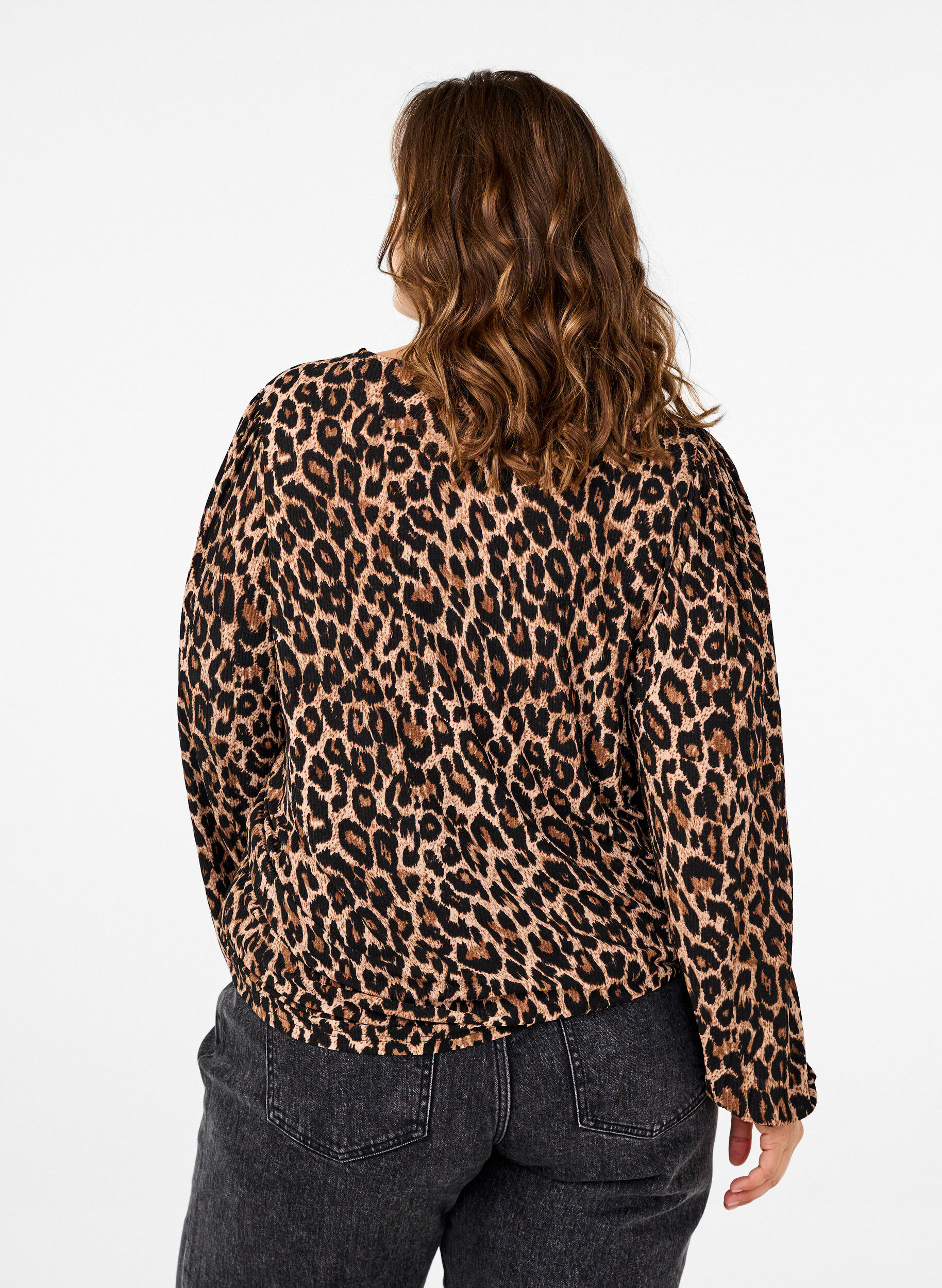 Zizzi Bluse mit langen &Auml;rmeln und Leopardenmuster, Braun, Model image number 2