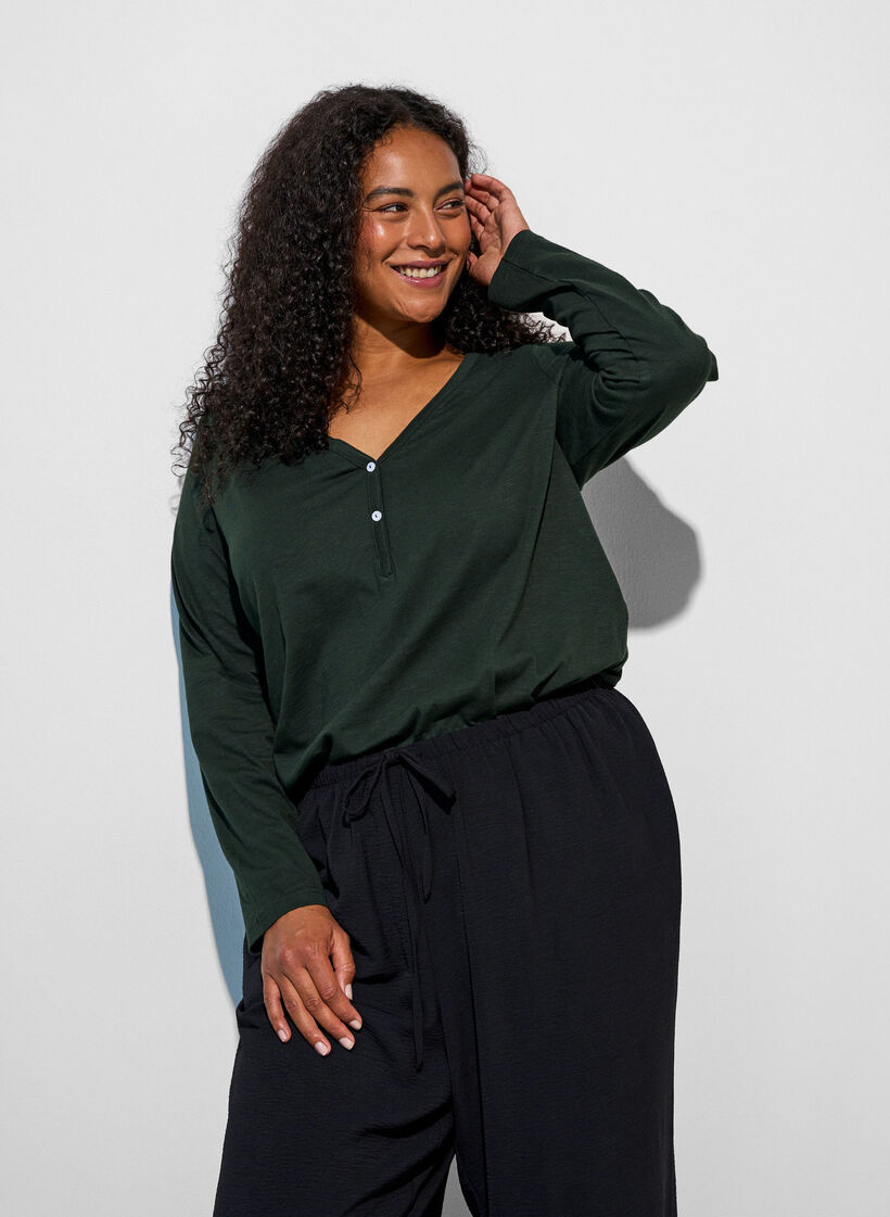 Langarmshirt mit V-Ausschnitt und Kn&ouml;pfen, Gr&uuml;n, Model image number 0