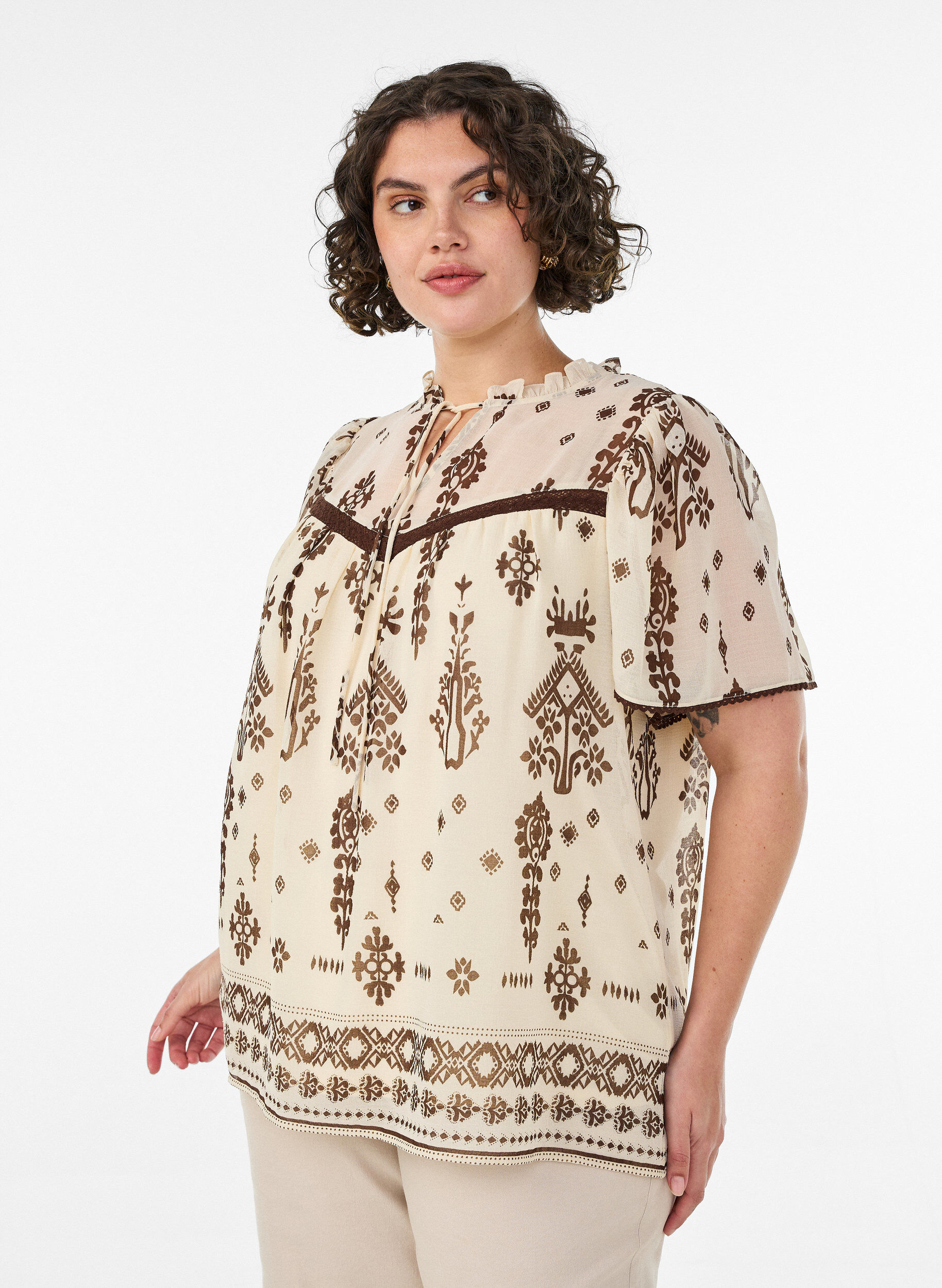 ZizziBluse mit Muster und H&auml;kelborte, Beige, Model image number 0