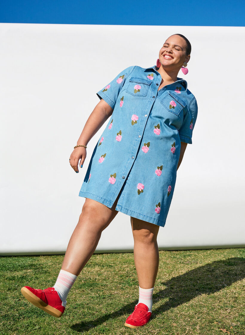 Kurzes Jeanskleid mit gestickten Blumen, Blau, Image image number 0