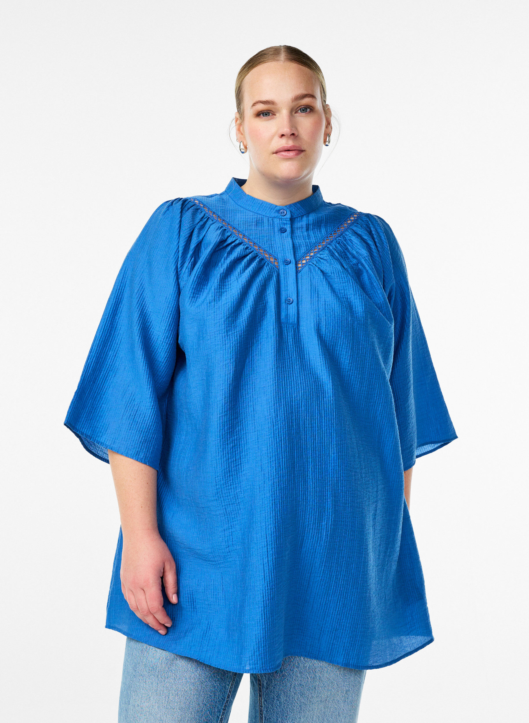 Tunika mit H&auml;kelborten und Streifenstruktur, Blau, Model