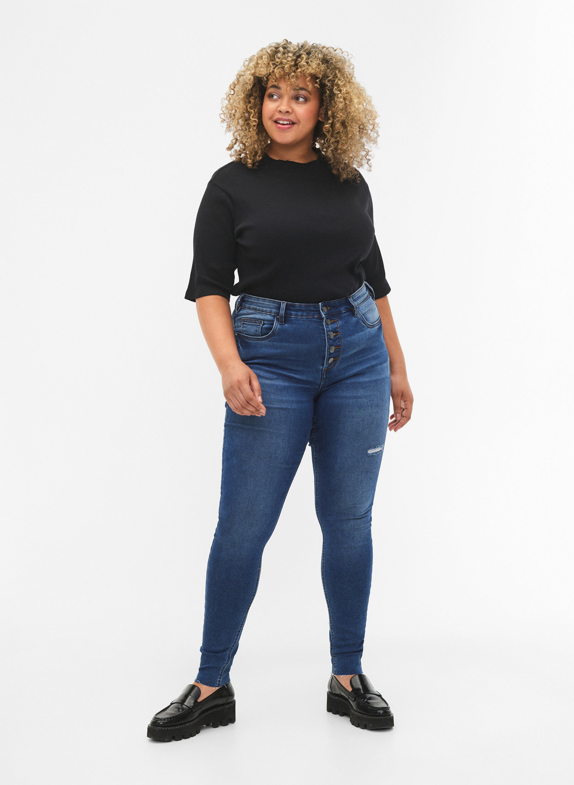Zizzi Jeans Amy taille haute avec boutons, Blue denim, Model image number 0