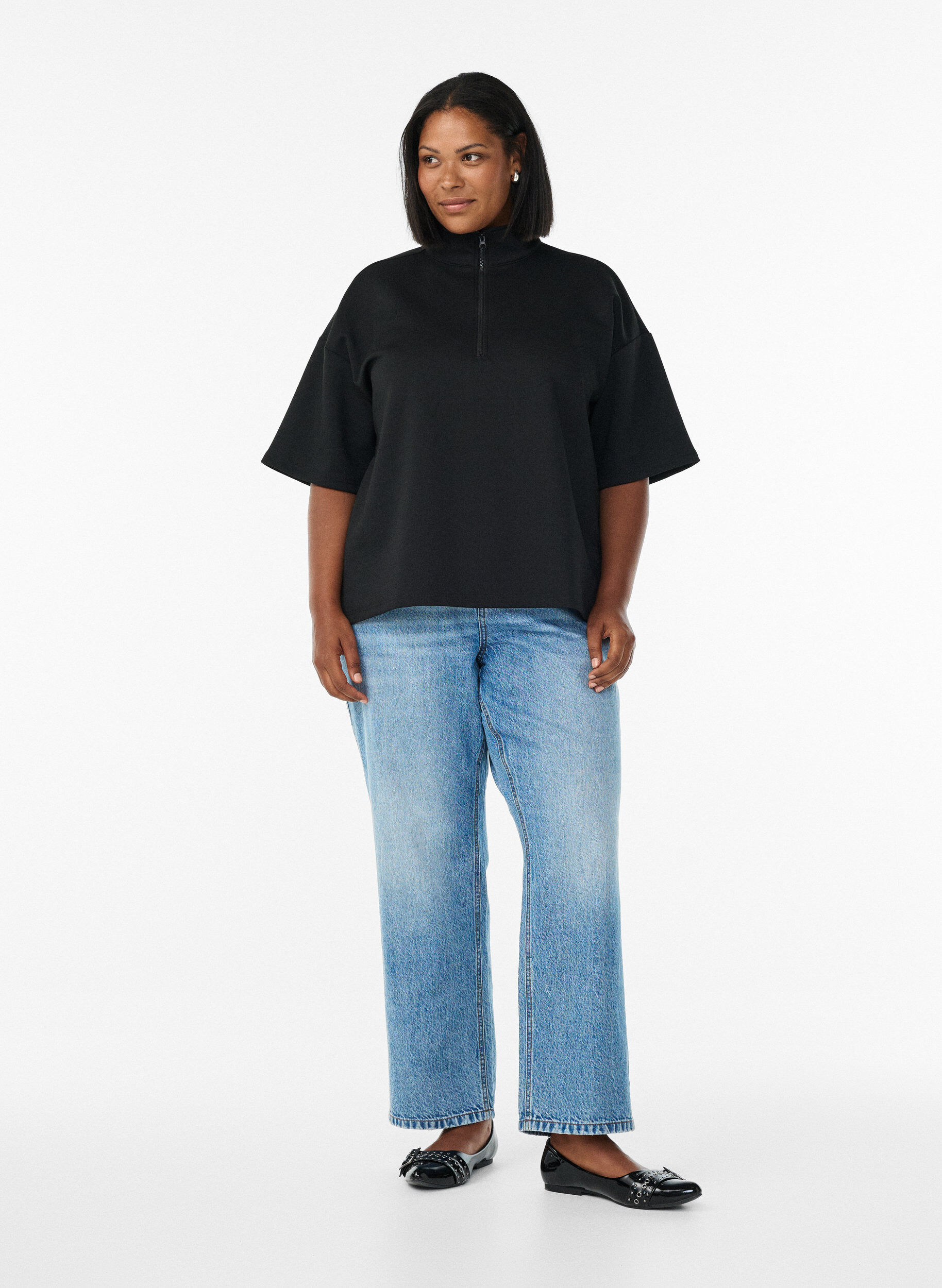 Zizzi Sweatshirt &agrave; manches courtes avec un col montant, Noir, Model image number 1