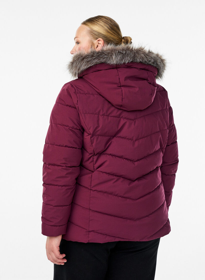 Kurze Steppjacke mit Kapuze, Dunkles Bordeaux, Model image number 2