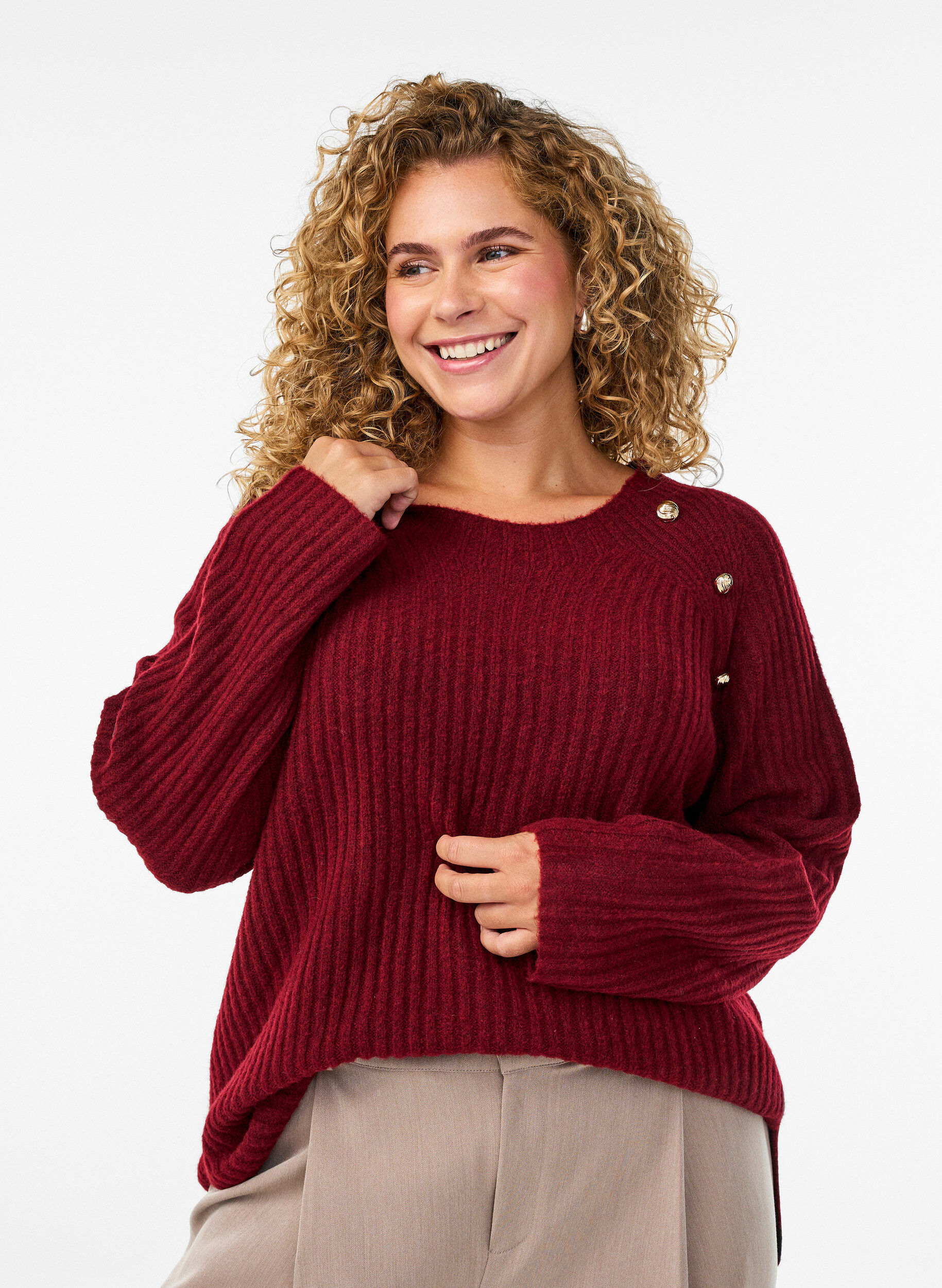 Pullover aus Rippstrick mit Zierkn&ouml;pfen, Rot, Model