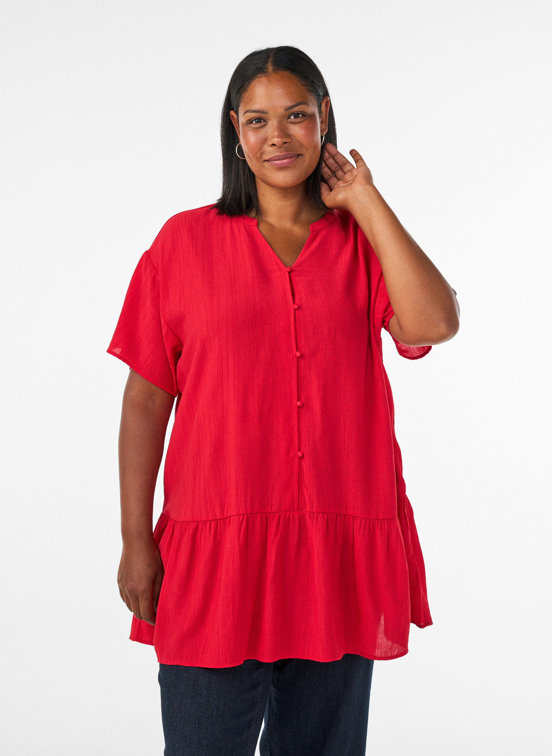 Lockere Tunika mit gekr&auml;uselter Struktur und R&uuml;schensaum, Rot, Model