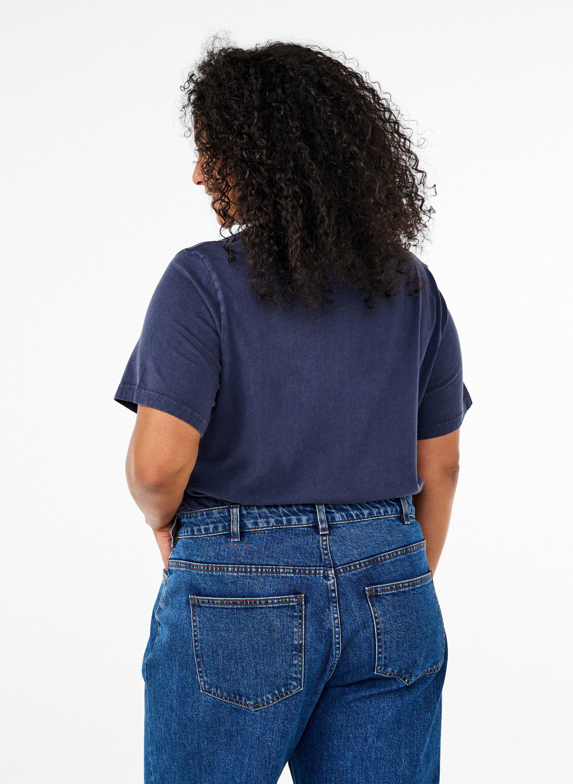 Zizzi T-Shirt mit &Ouml;sen und Print, Navy Washed , Model image number 1