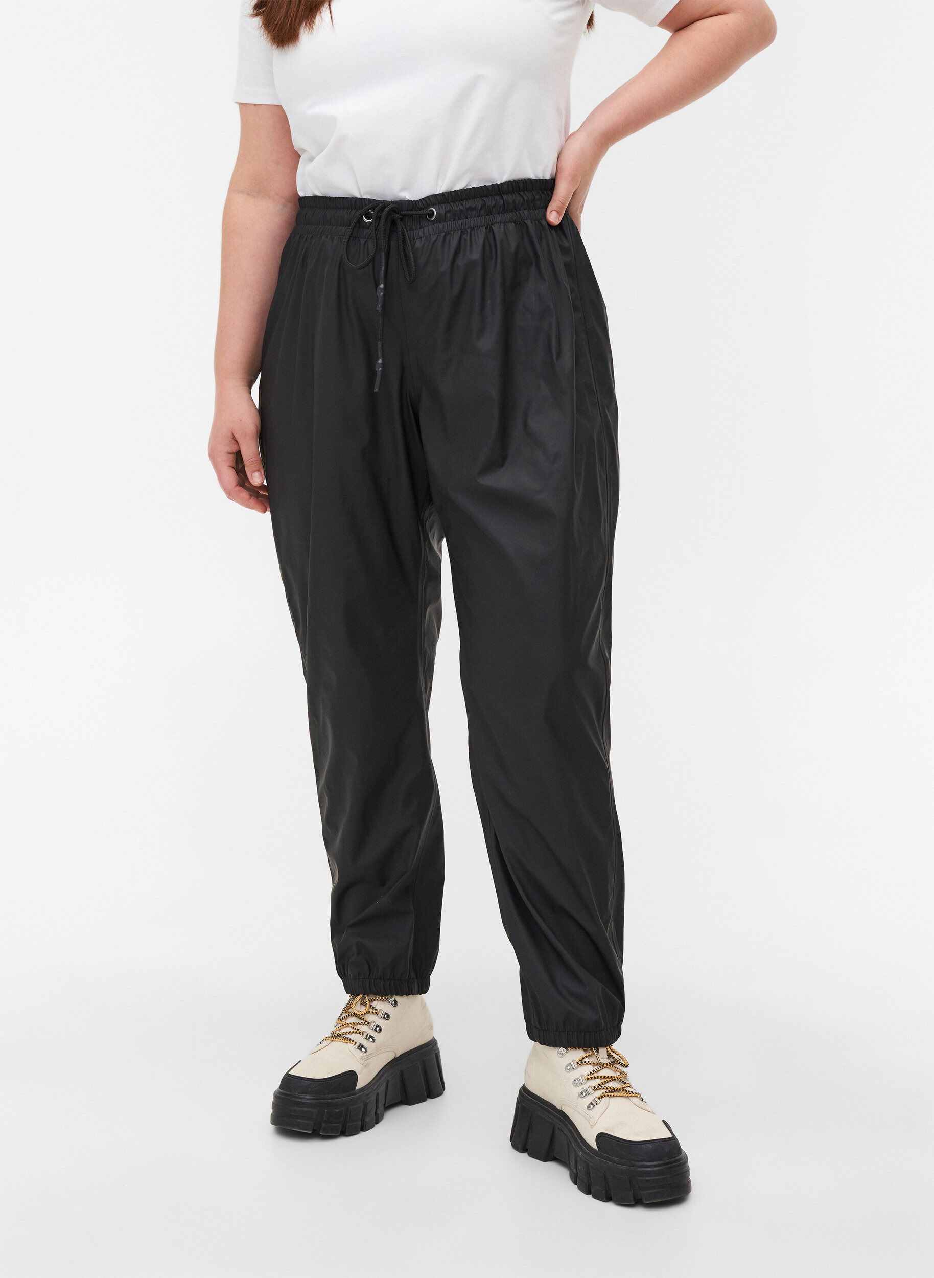 Zizzi Pantalon de pluie avec coutures &eacute;tanches, Black, Model image number 3