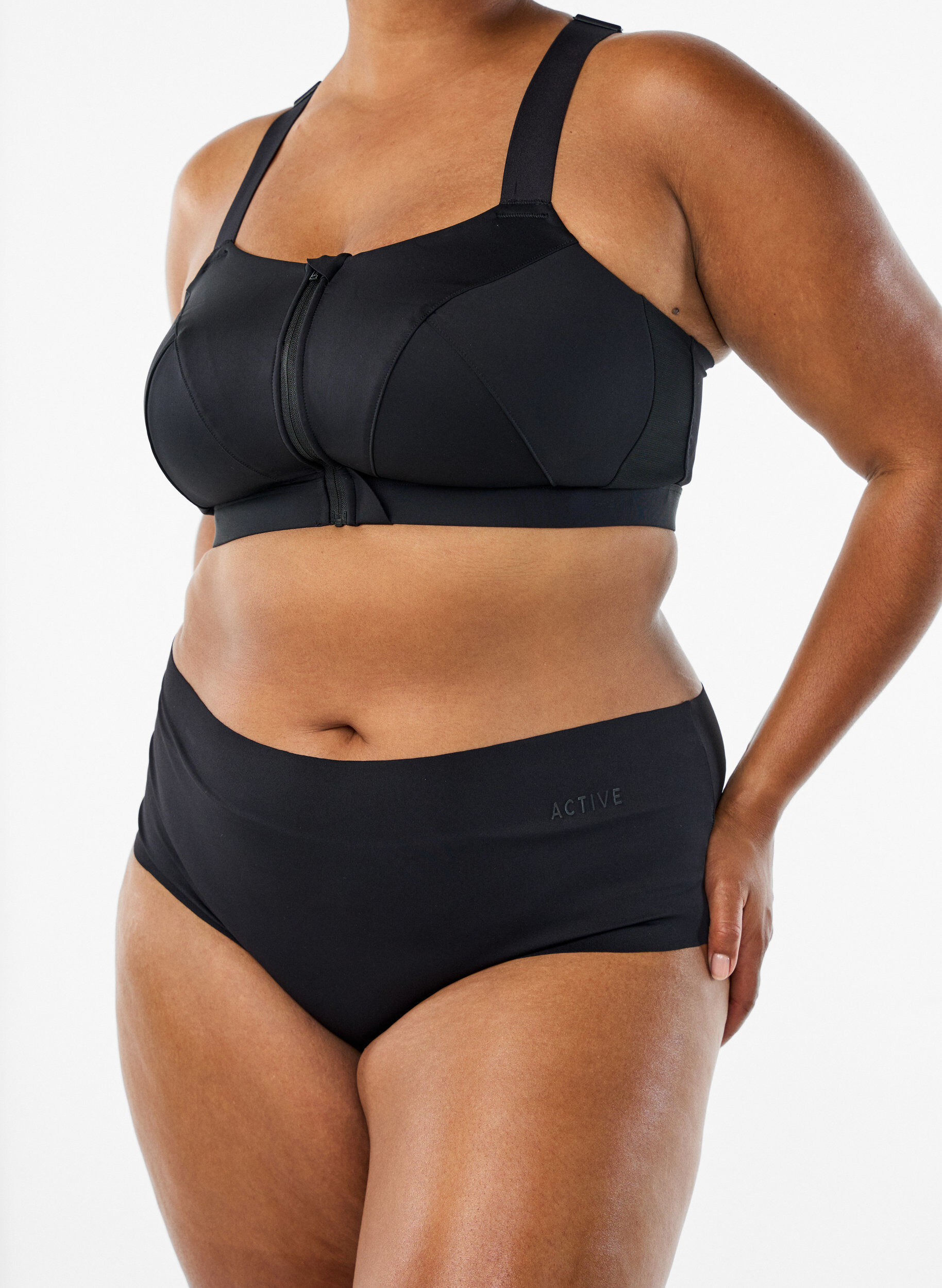 Zizzi Lot de 2 culottes brief training invisibles, Noir, Model image number 3