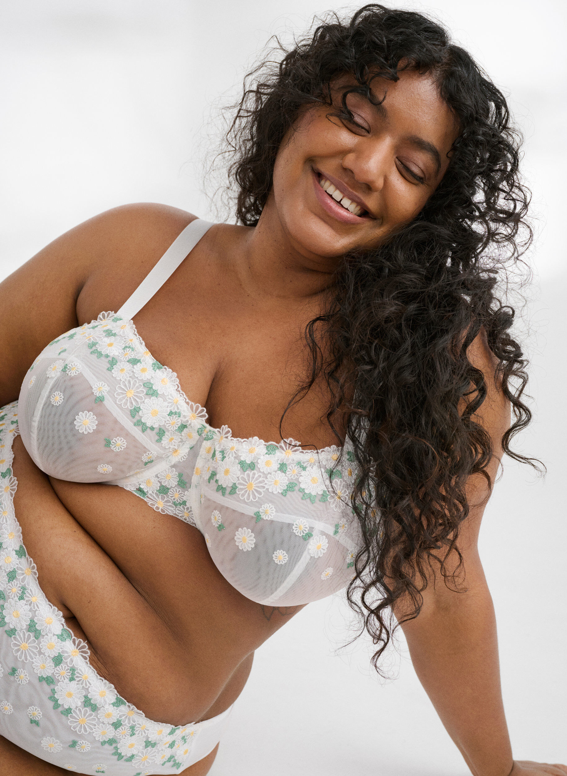 Zizzi Balconette-BH aus Mesh mit G&auml;nsebl&uuml;mchen-Stickerei, Wei&szlig;, Image image number 0