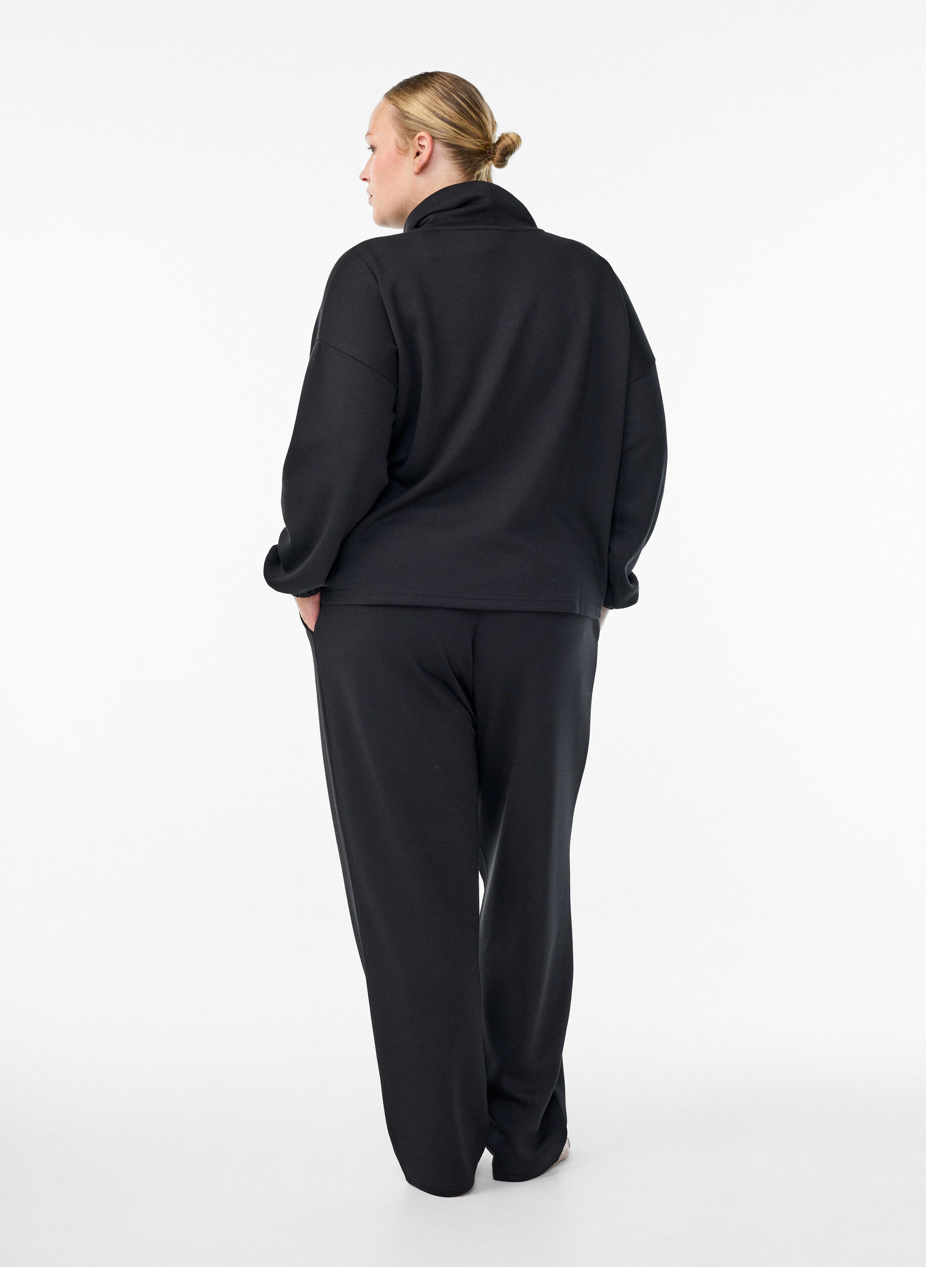 Zizzi Lockere Hose aus Modal-Mix, Schwarz, Model image number 1