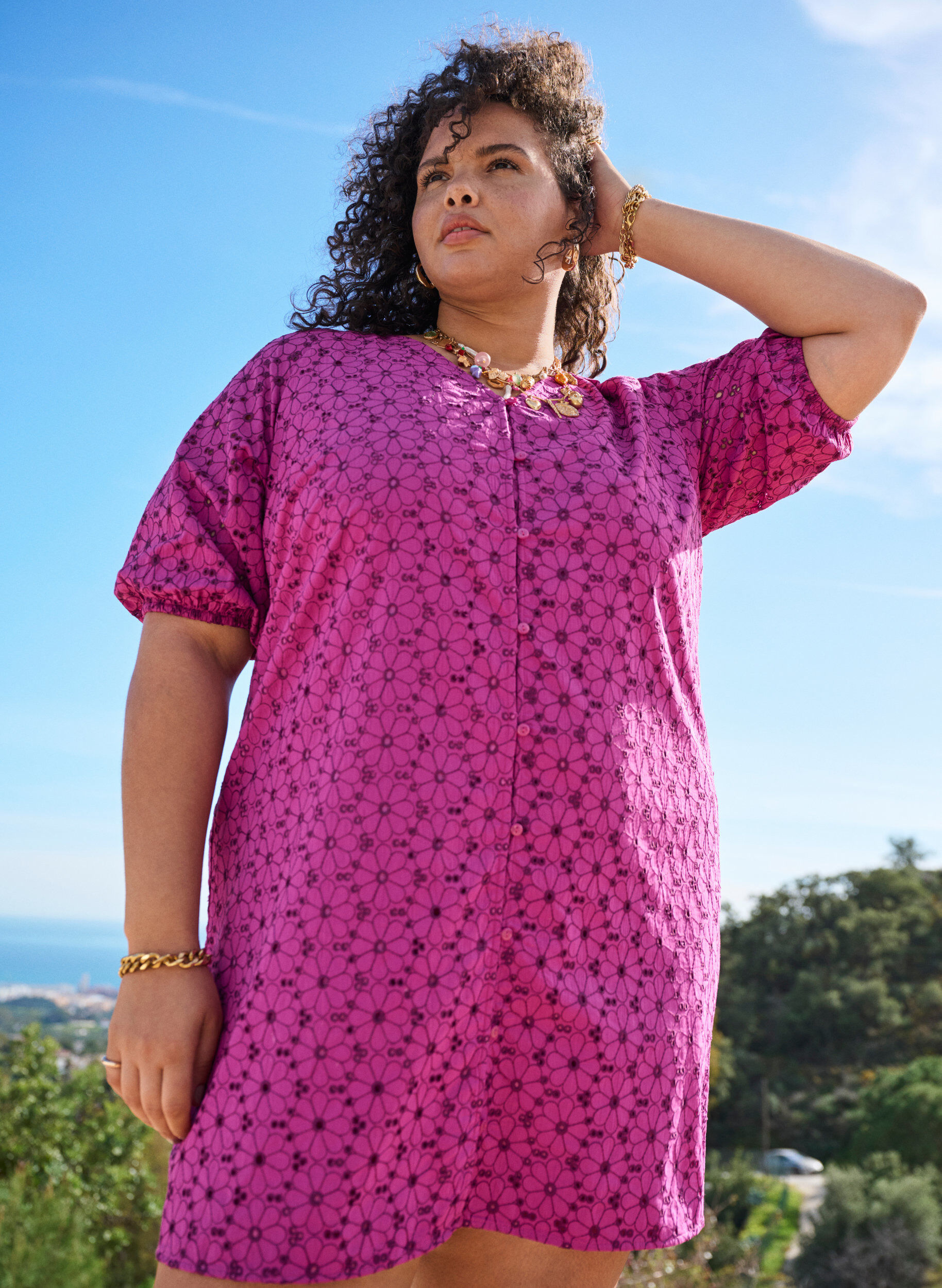 Zizzi Robe courte avec motif floral brod&eacute;, Violet, Image image number 0