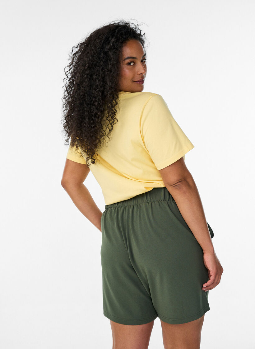 Kurze Hosen mit Taschen und lockerer Passform, Gr&uuml;n, Model image number 2