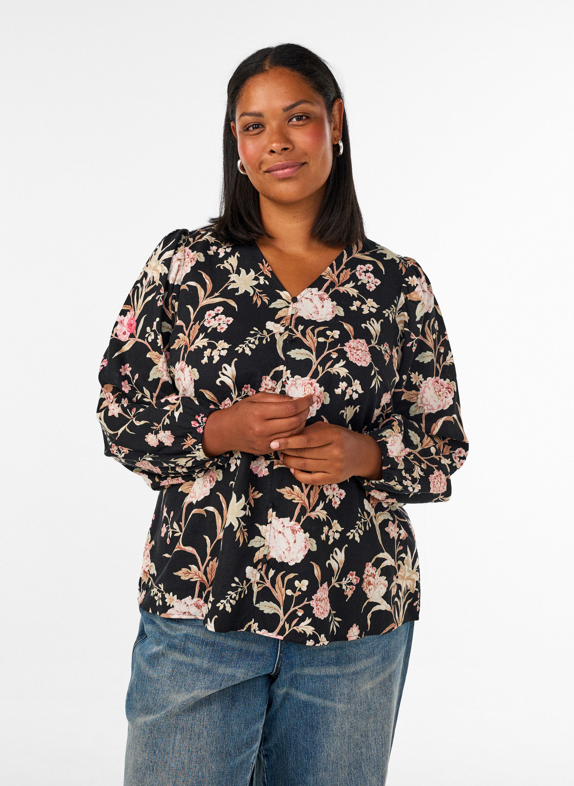 ZizziGebl&uuml;mte Bluse aus Leinen und Viskose mit langen &Auml;rmeln, Schwarz, Model image number 0