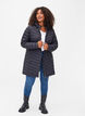 Veste l&eacute;g&egrave;re avec des poches et une capuche d&eacute;tachable, Noir, Model image number 1