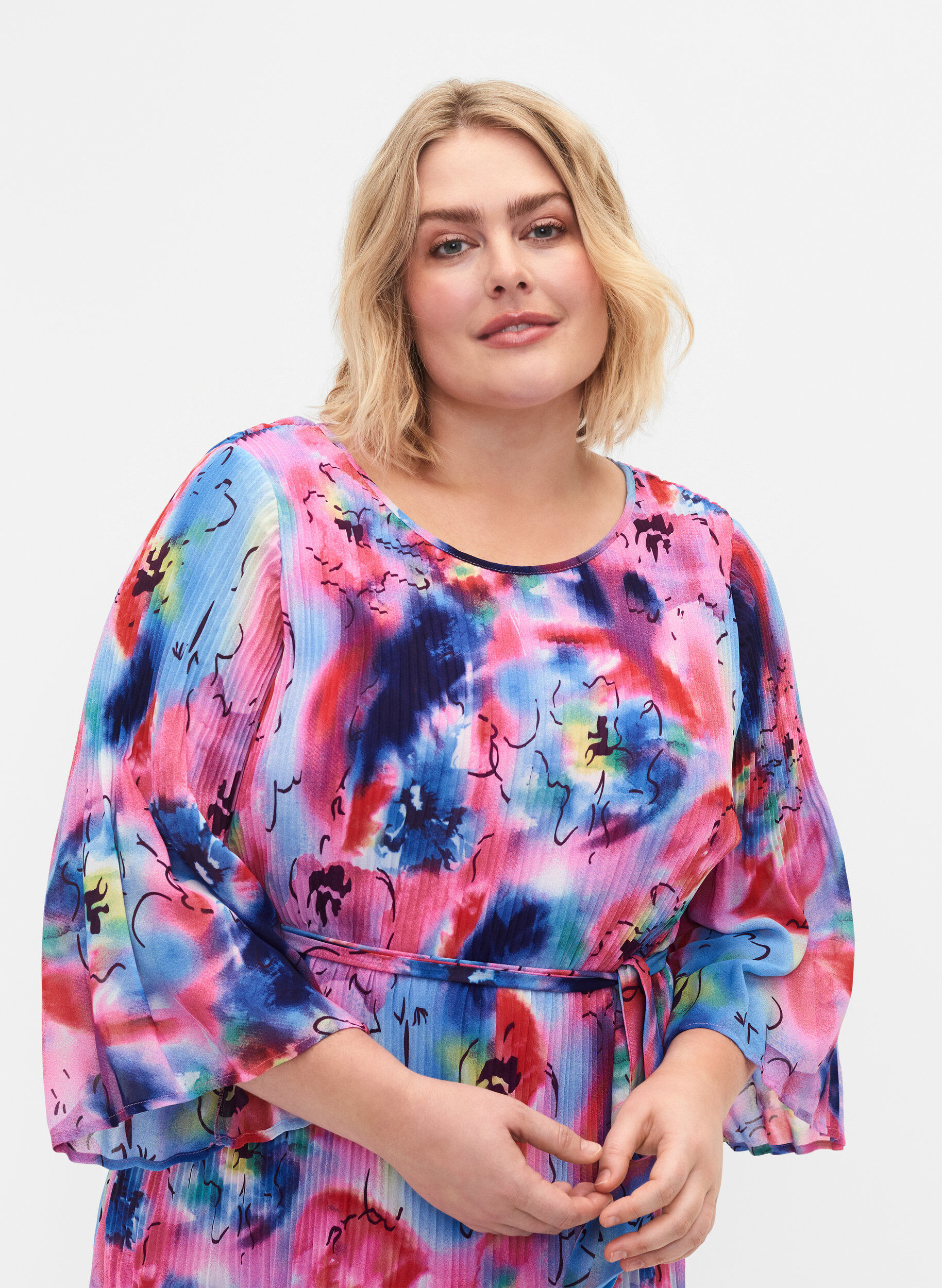 Zizzi Plisseekleid mit Bindeband und Print, Lavender Space AOP, Model image number 2