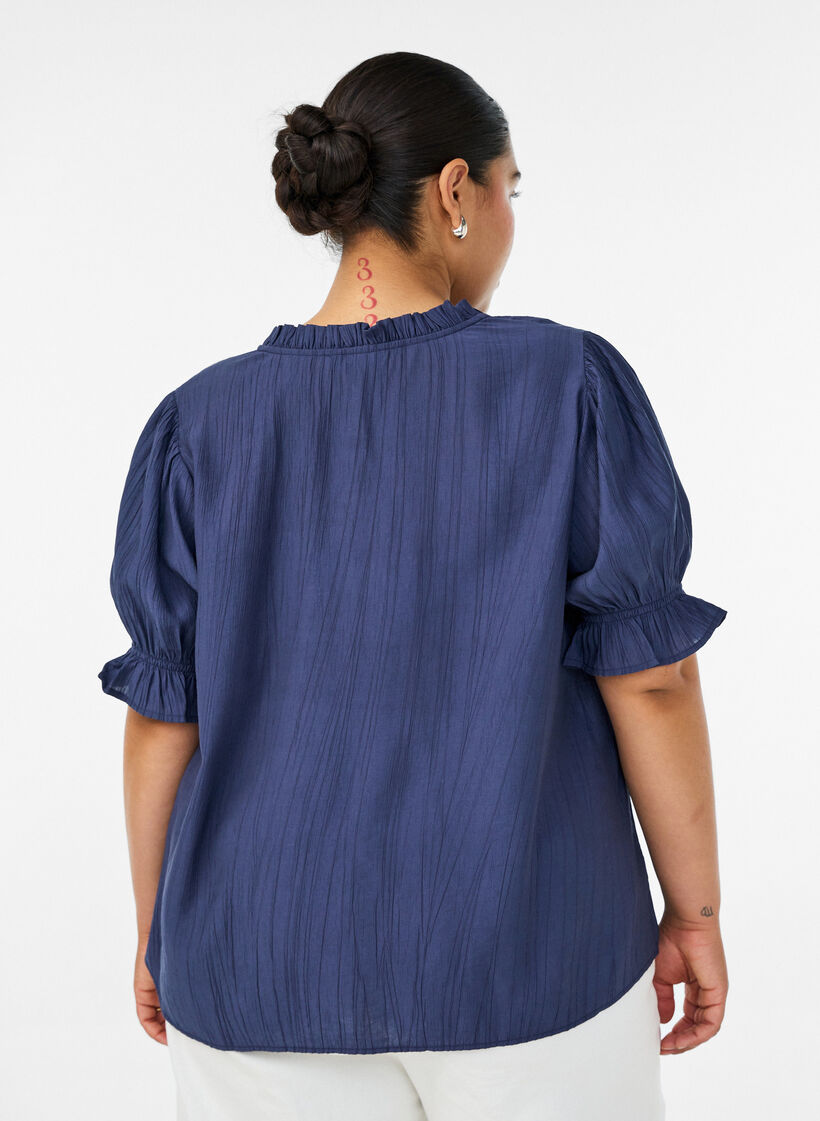 Bluse aus einer gecrinkelten Viskosemischung mit V-Ausschnitt, Blau, Model image number 2