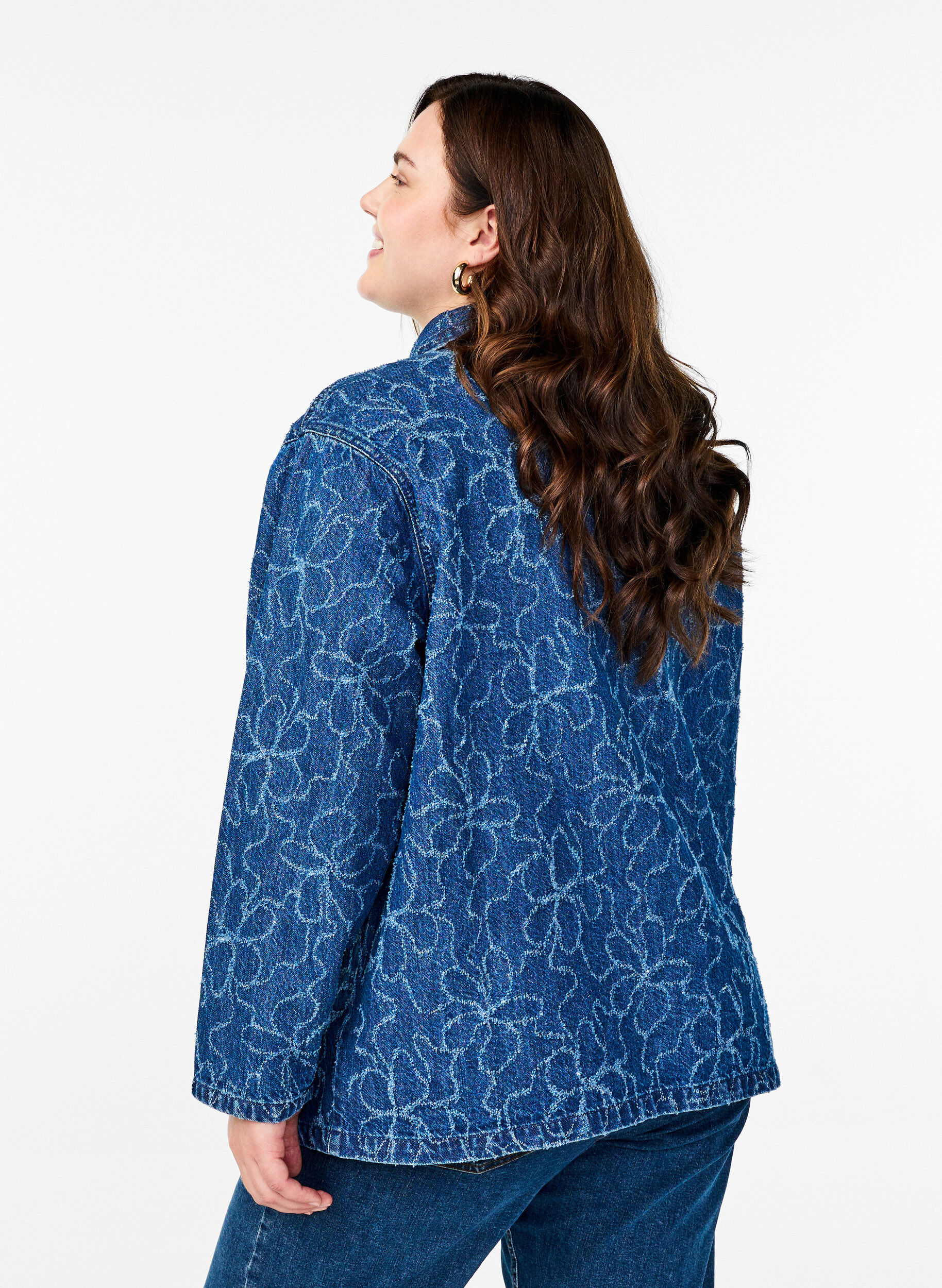 Zizzi Jeansjacke mit Bindeverschluss und Taschen, Blue Denim Destroy, Model image number 1