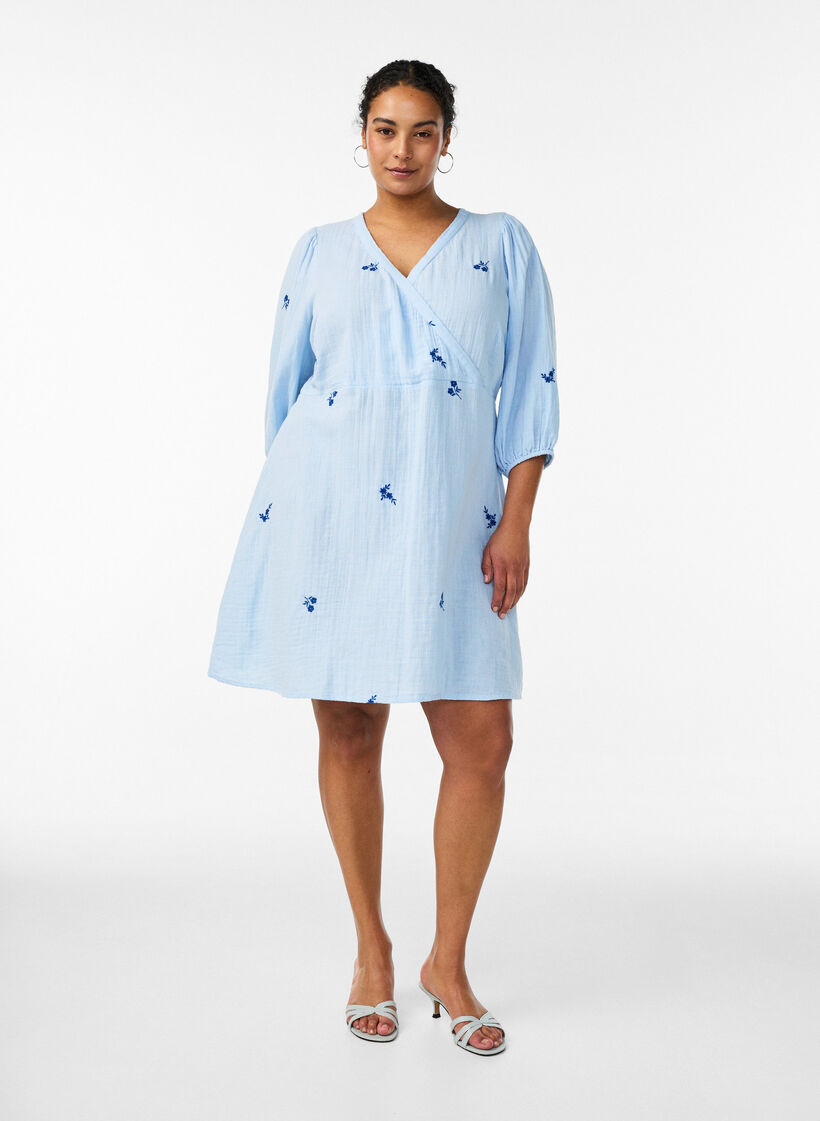 Robe courte en mousseline de coton avec d&eacute;tails brod&eacute;s, Bleu Clair, Model image number 1