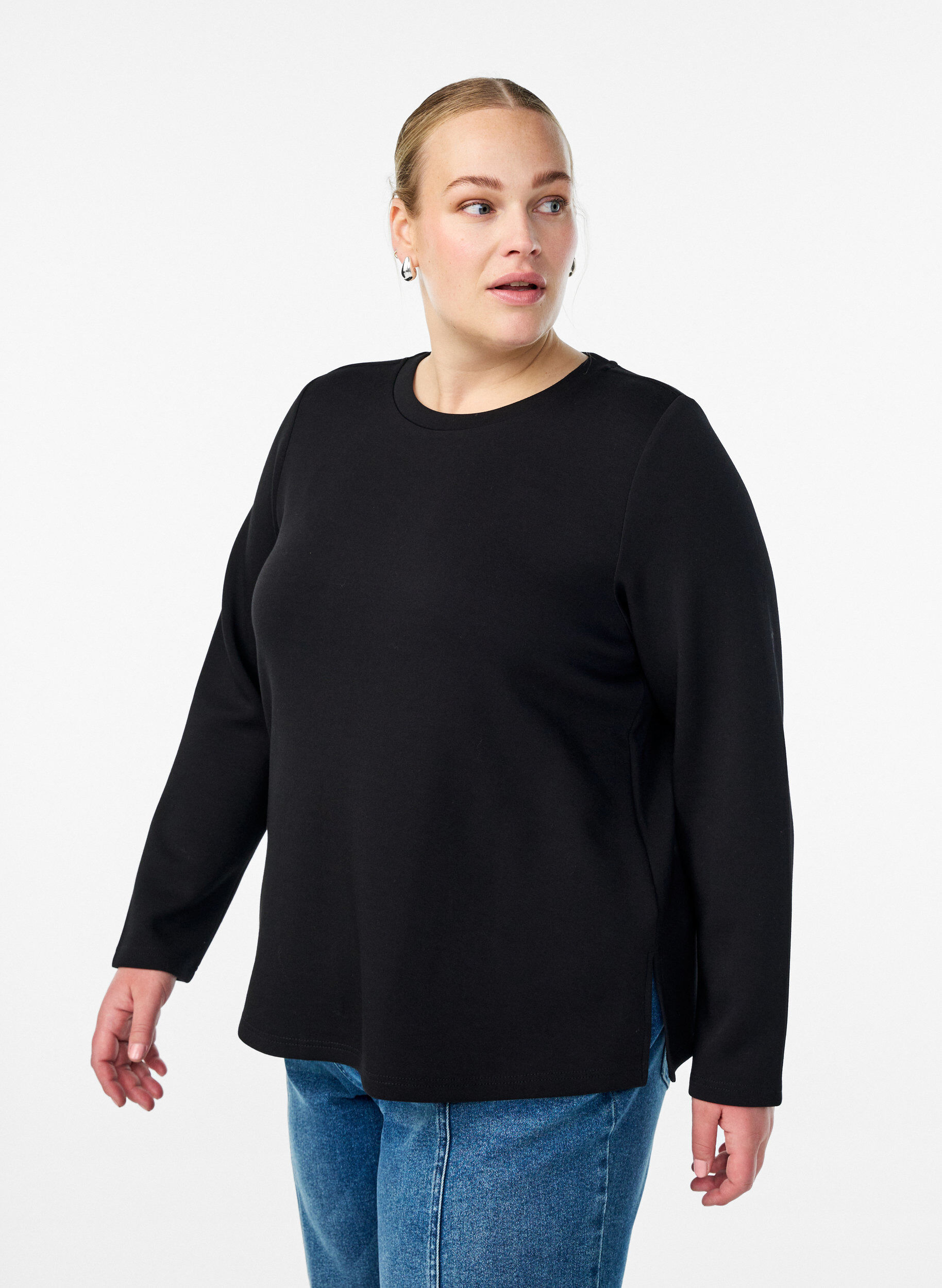 Bluse aus Jersey mit Rundhalsausschnitt, Schwarz, Model