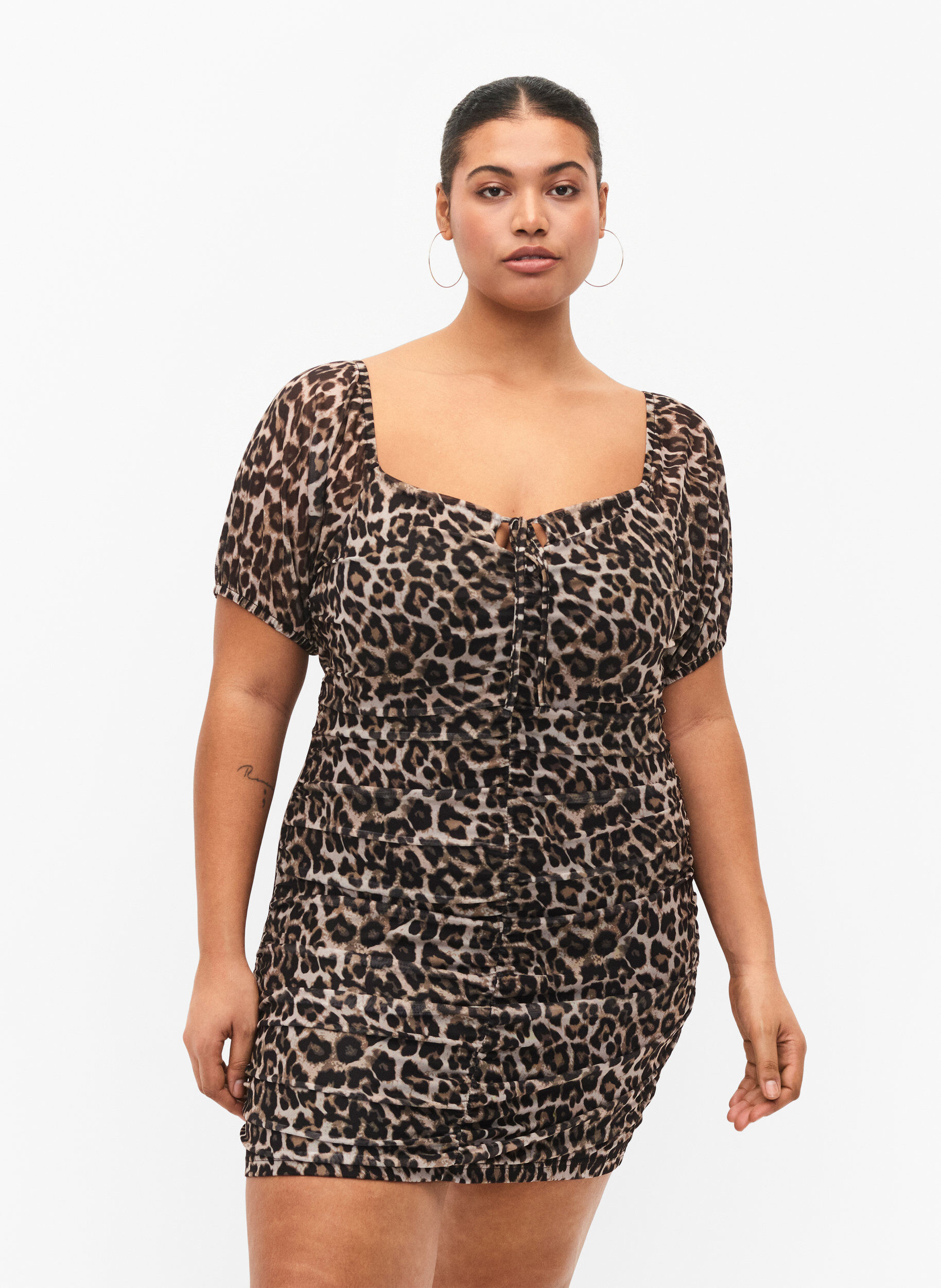 Zizzi Kurzes Kleid aus Mesh mit Leopardenprint, Leo, Model image number 0
