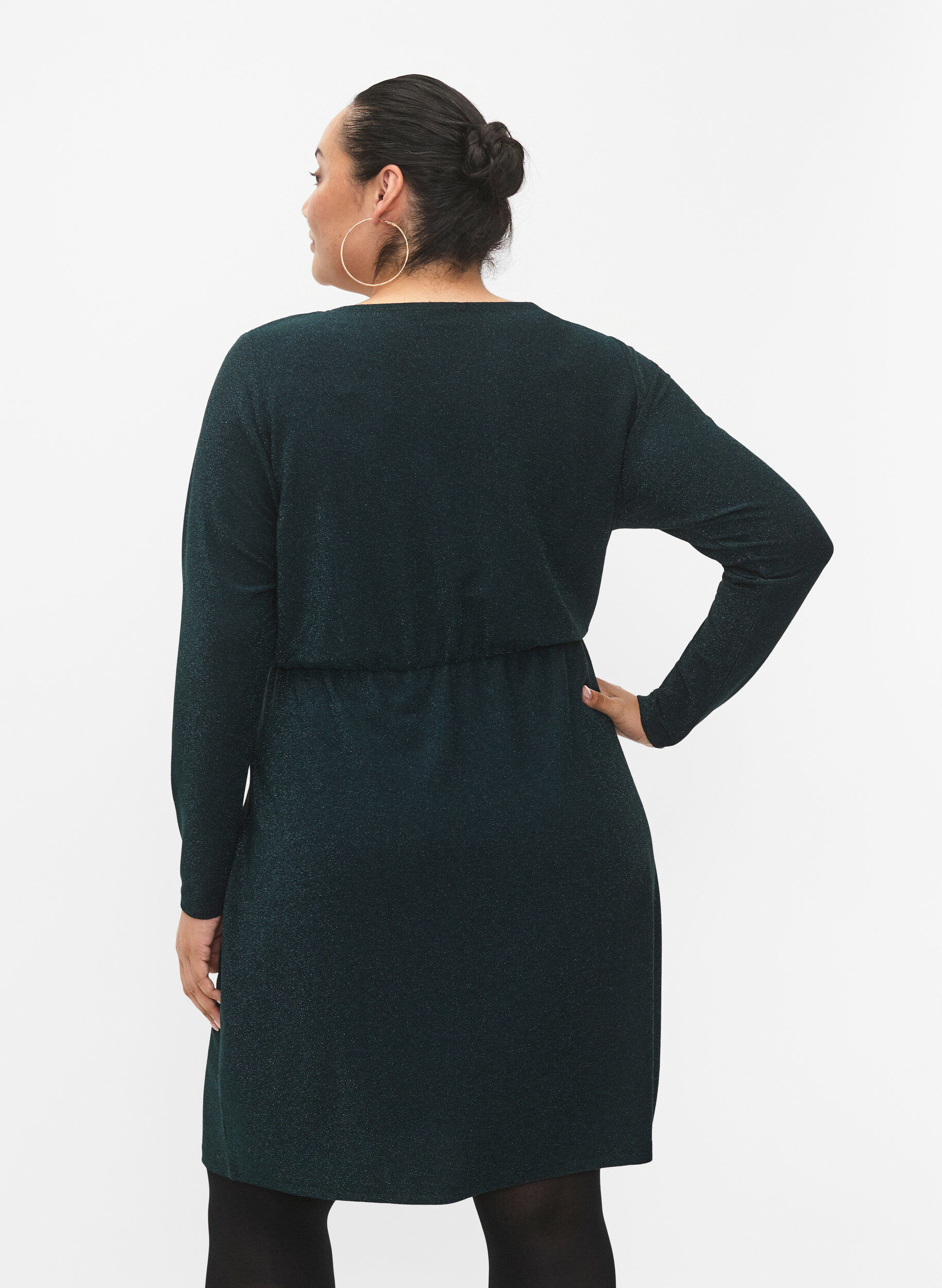 Zizzi Robe scintillante avec aspect enveloppant et manches longues, Black Scarab, Model image number 1