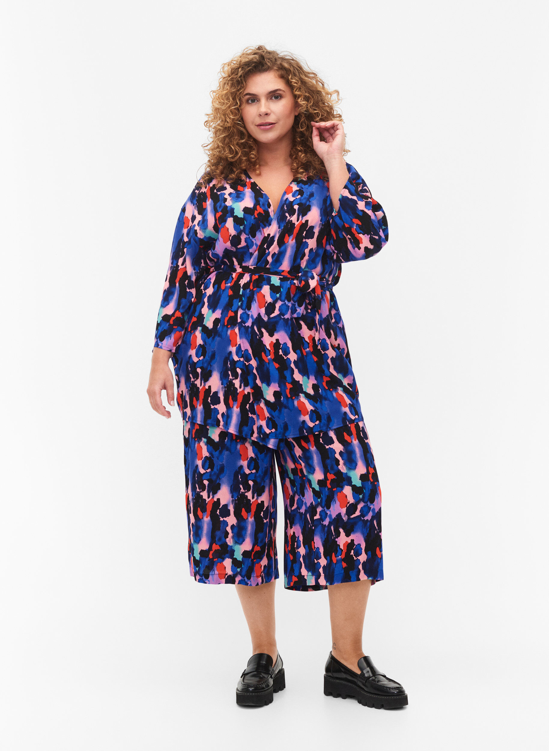Zizzi Kimono aus Viskose mit Print, Colorful Animal, Model image number 2